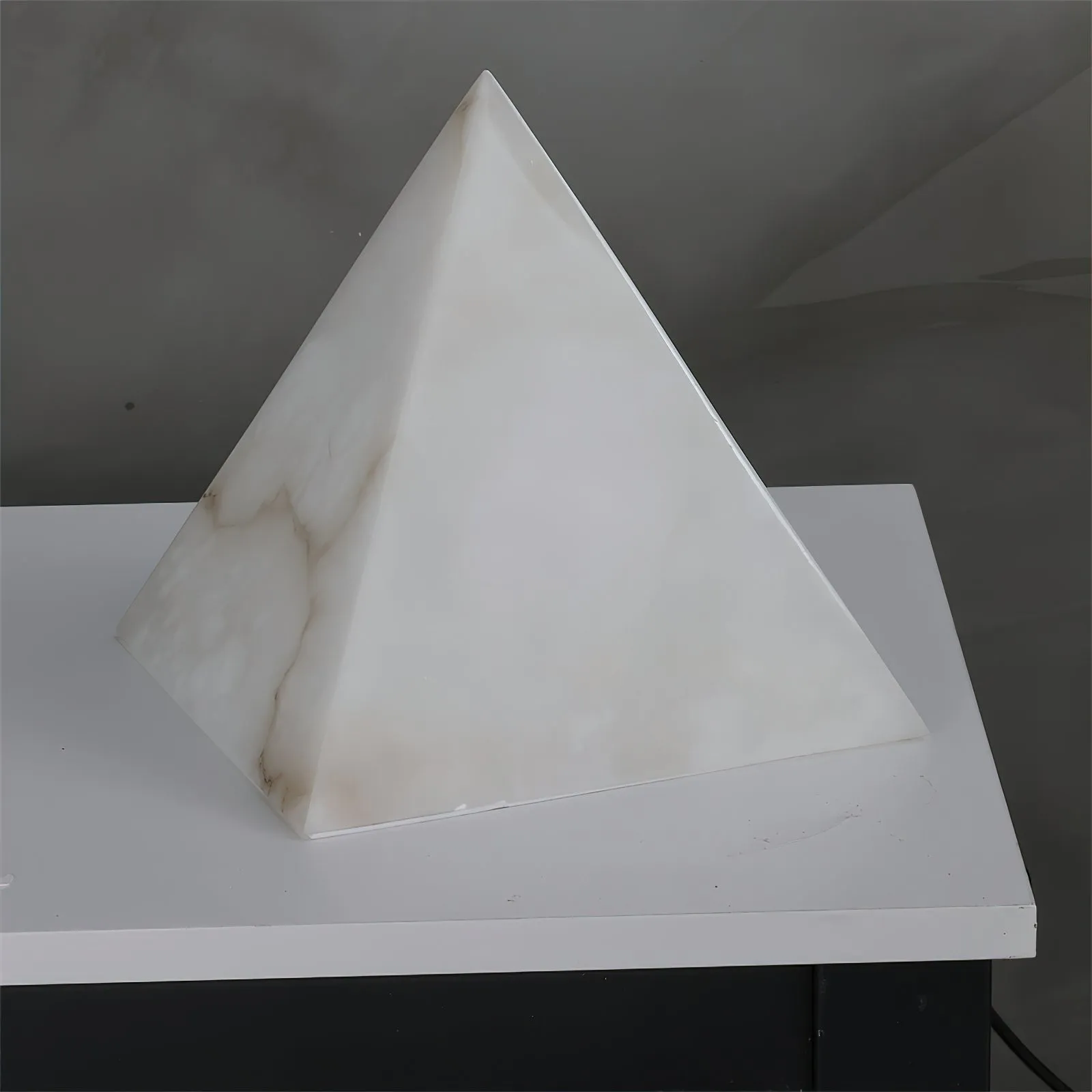 Alabaster Pyramid Table Lamp D428