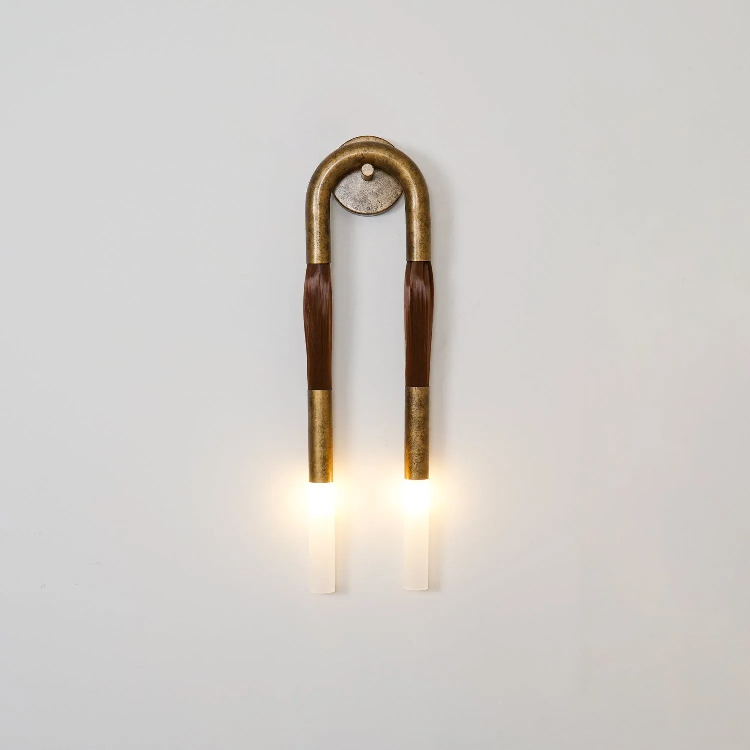 Elegant Horsehair U-Shaped Wall Light KL901