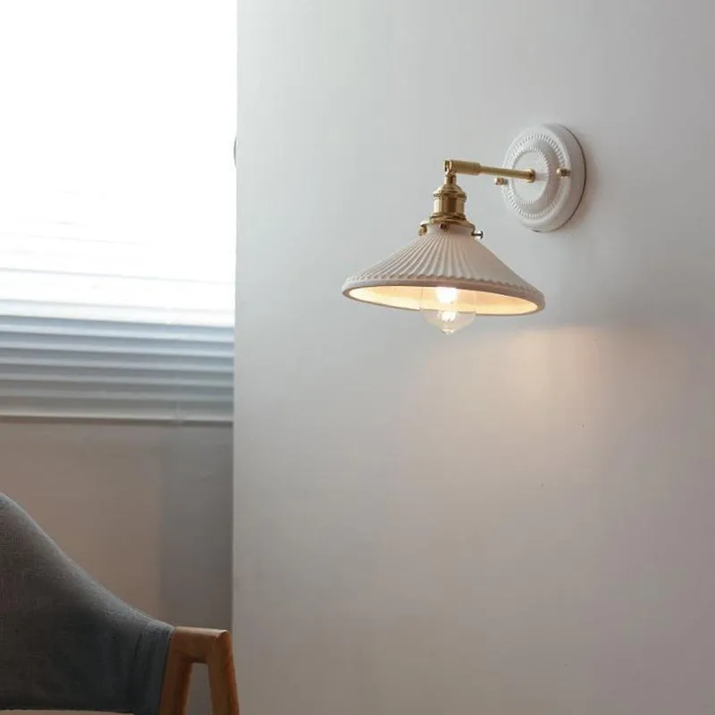 Elegant Ceramic & Brass Wall Light – Vintage Japanese-Style 1-Light Sconce KL1249