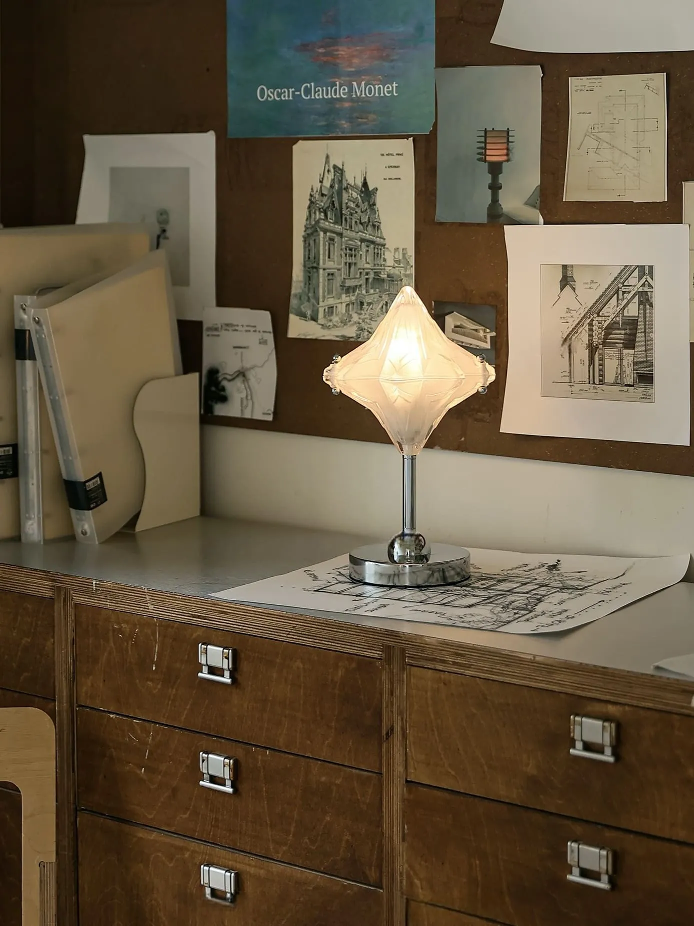 Art Deco Star Table Lamp - Frosted Glass Light for Modern Bedrooms - Astris Lyra KL1566