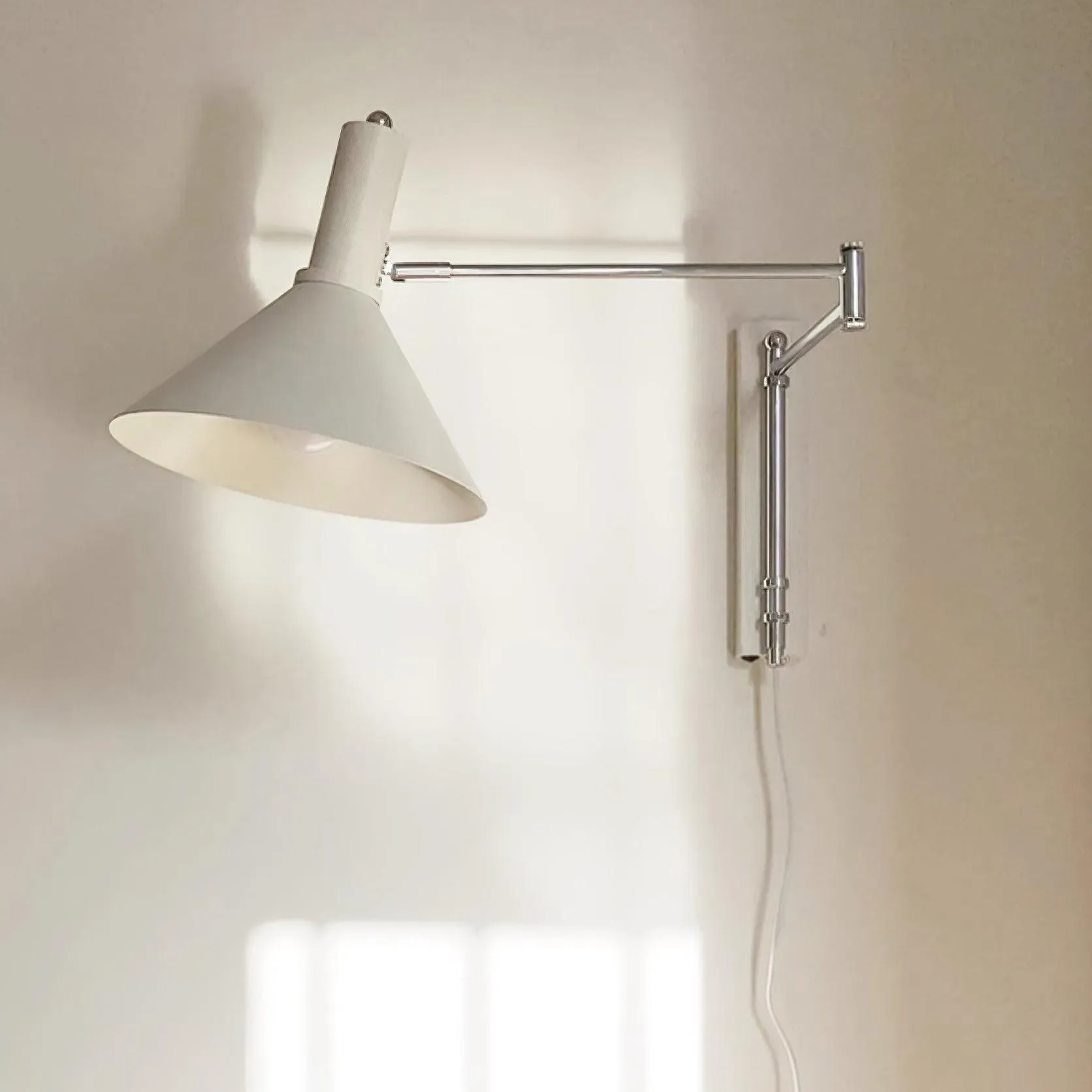 Classic Modern Swing Arm Adjustable Bedside Reading Wall Lamp KL565