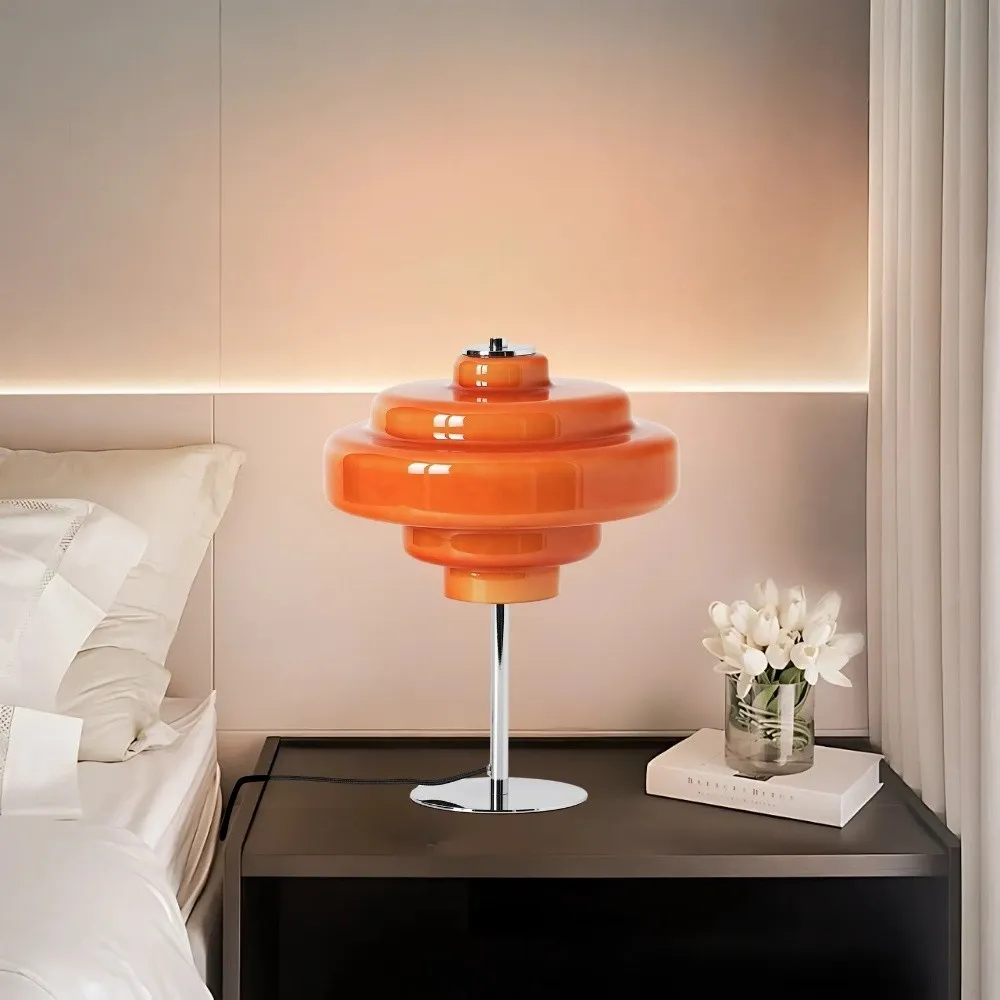 Sculptural Glass Table Lamp – Artful Illumination in Refined Form KL1099
