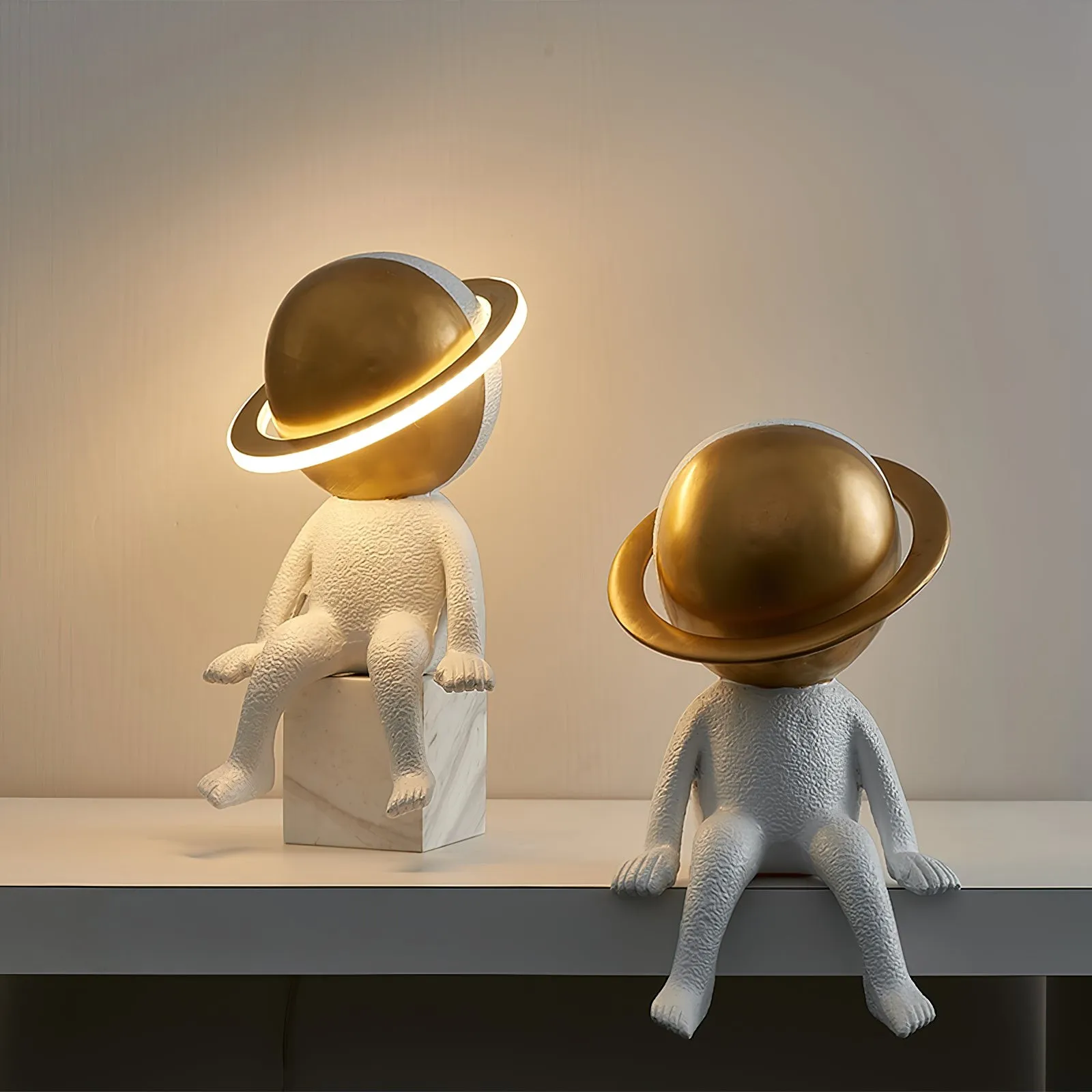 Modern Space Astronaut Resin Table Lamp KL232