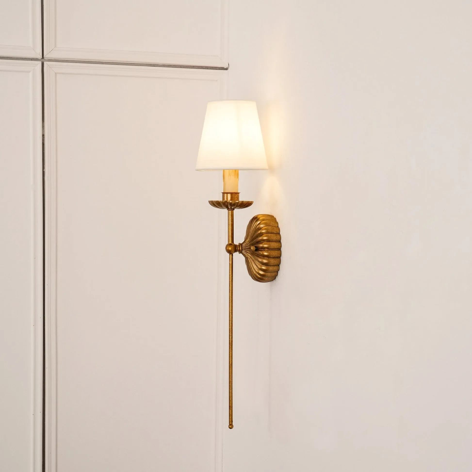 Catina Fabric Shade Wall Sconce – Classic Metal Wall Lighting for Entryway or Lounge KL1148