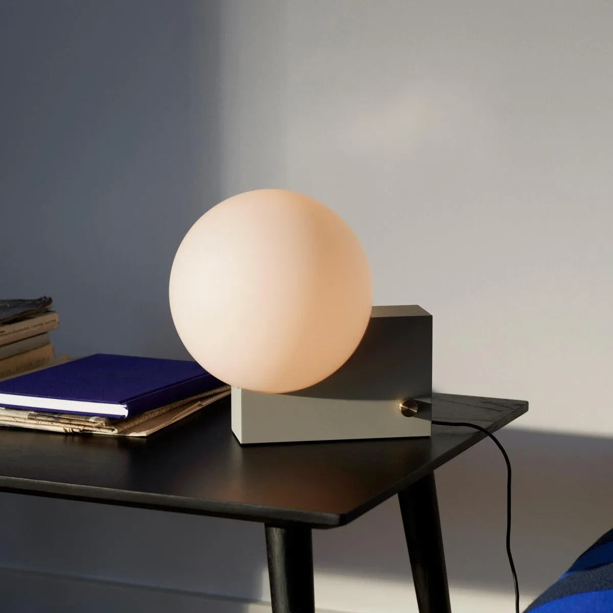 Geometric Lamp Base Glass Globe Table Lamp KL390