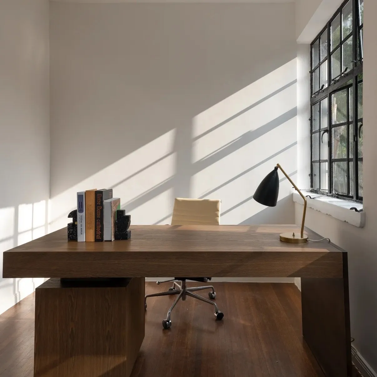 Grossman Grasshopper Table Lamp