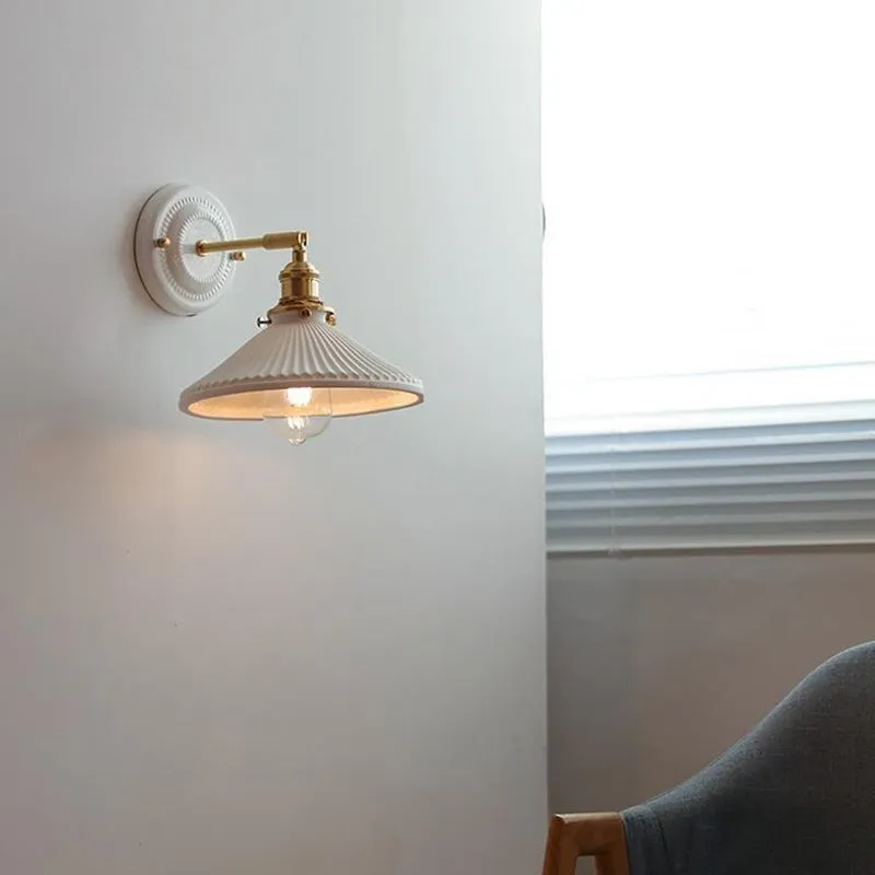 Elegant Ceramic & Brass Wall Light – Vintage Japanese-Style 1-Light Sconce KL1249