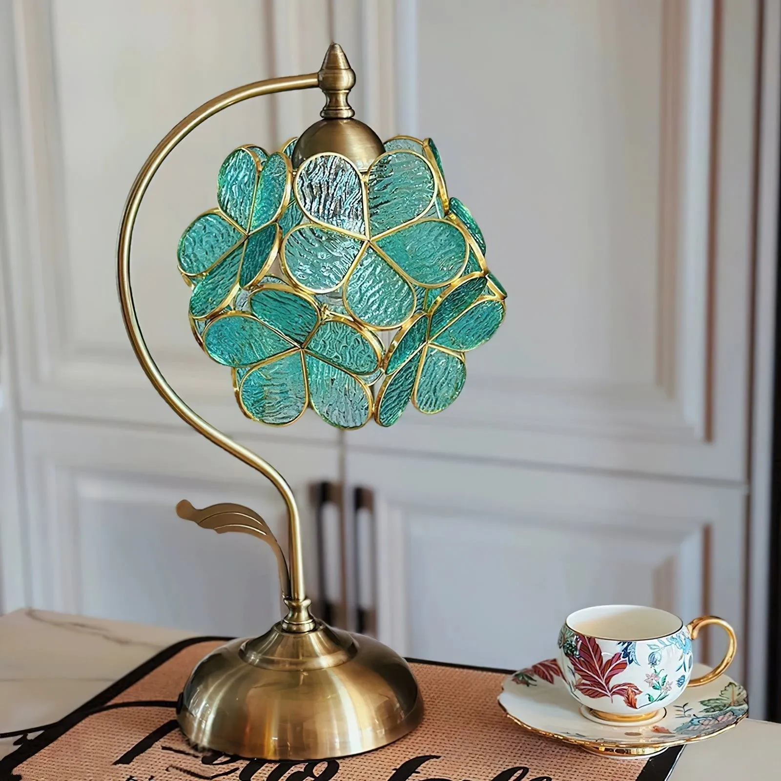 Petal Eye-Care Glass Table Lamp KL233