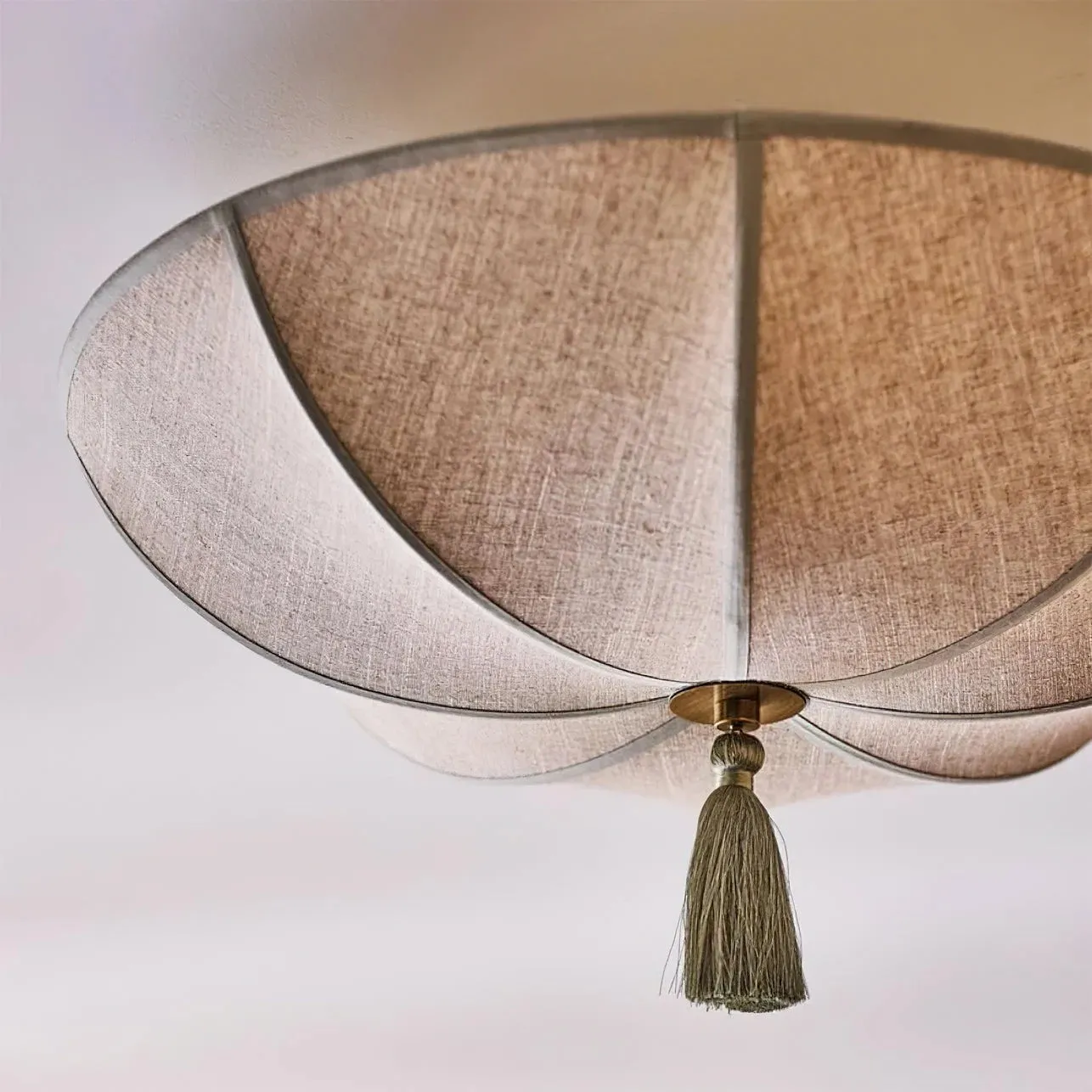 Valoflor Fabric Petal Silhouette Ceiling Lamp - Stylish Elegant Lighting for Living Room KL2130