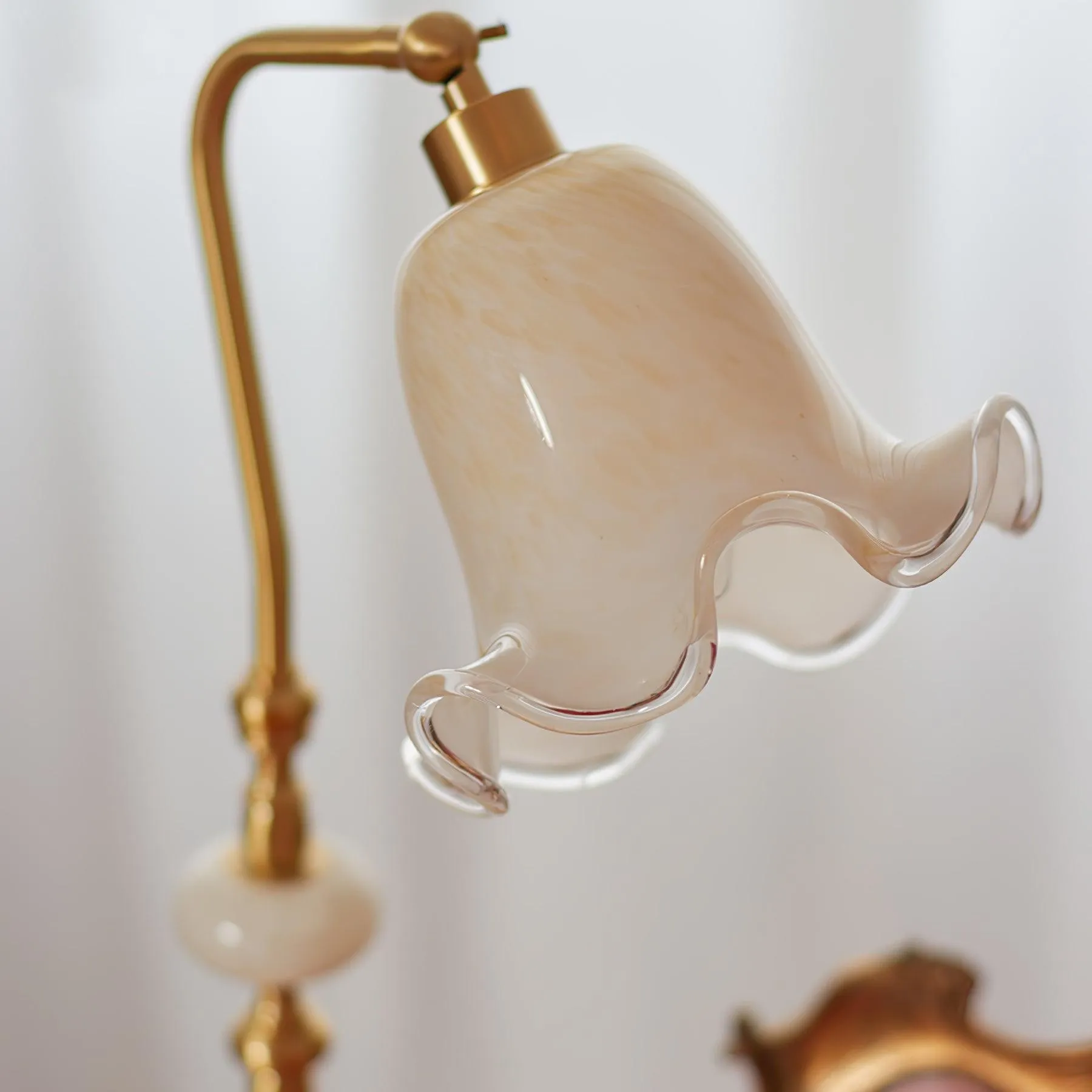 Classic Stylish White Tulip Brass Table Lamp KL718