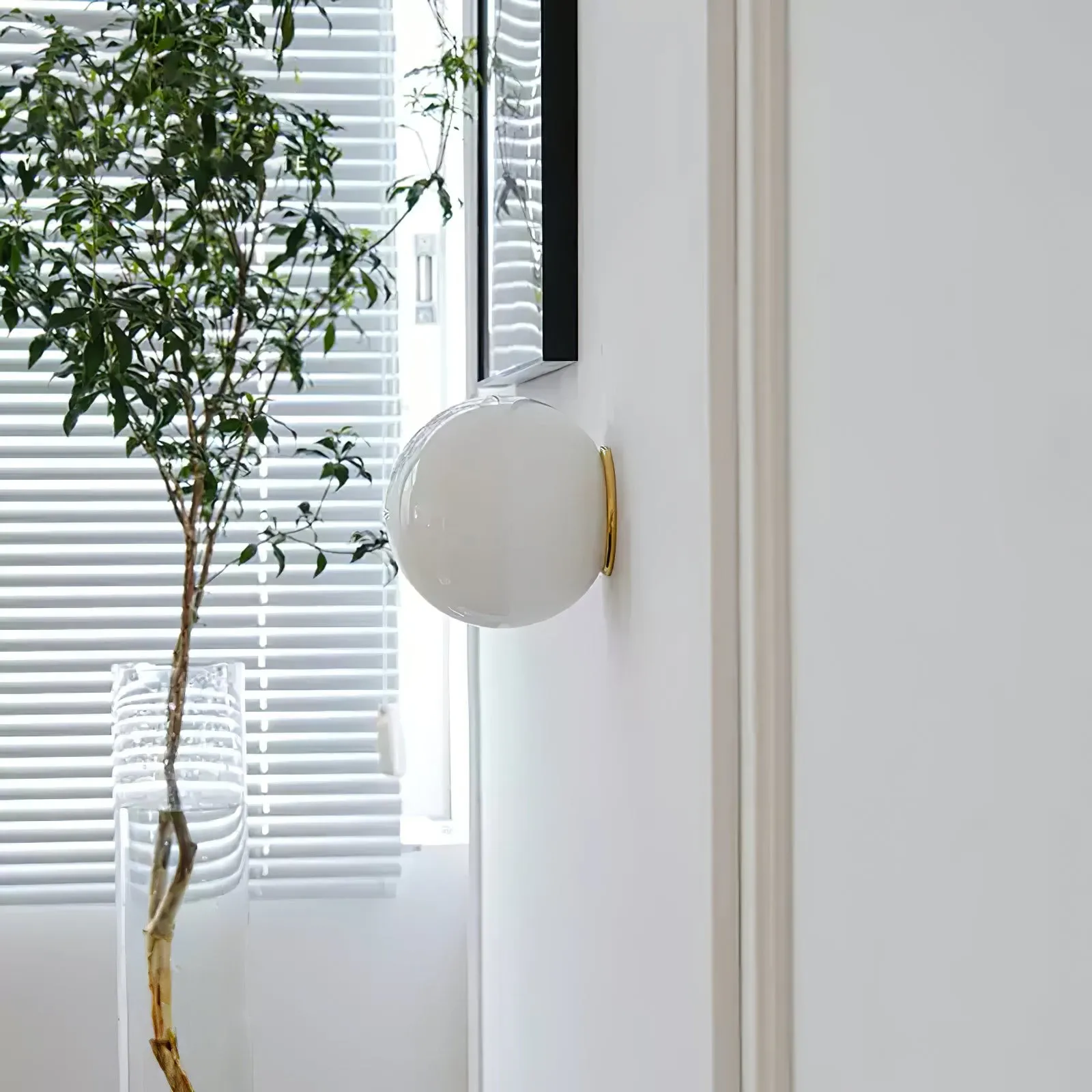 Minimalist Bauhaus Orb Style Wall Lamp KL400