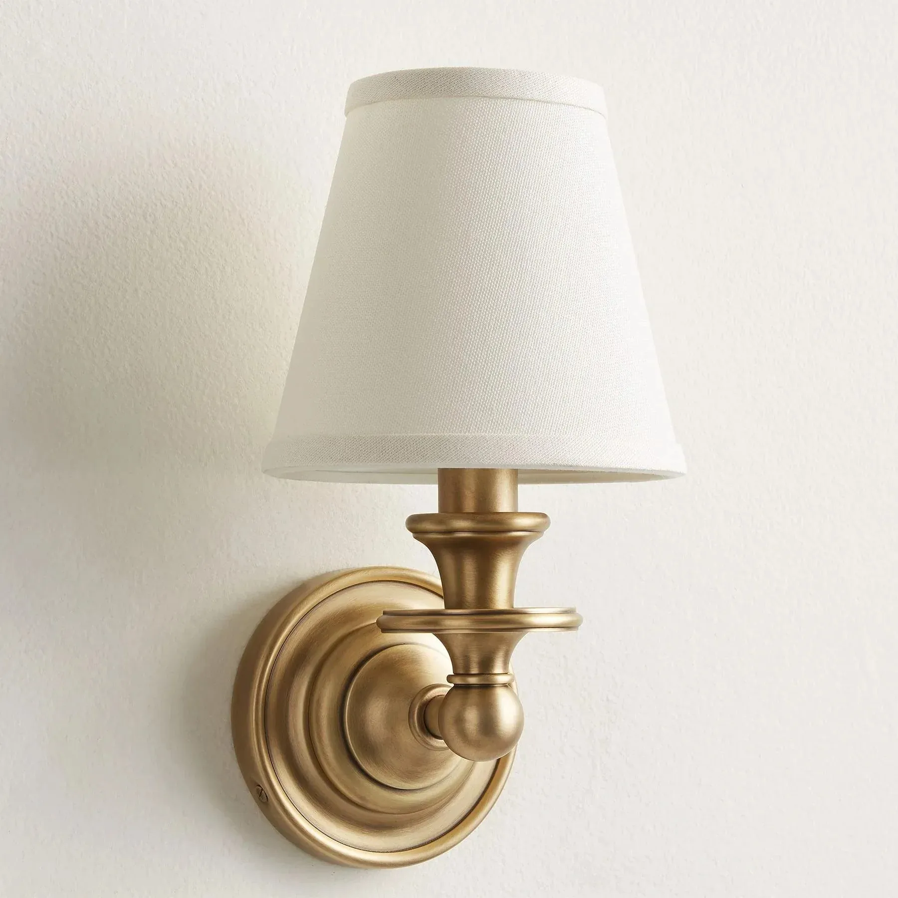 Kalvora Classic Sculpted Wall Sconce – Fabric Shade Sconce For Indoor Accent Lighting KL1162