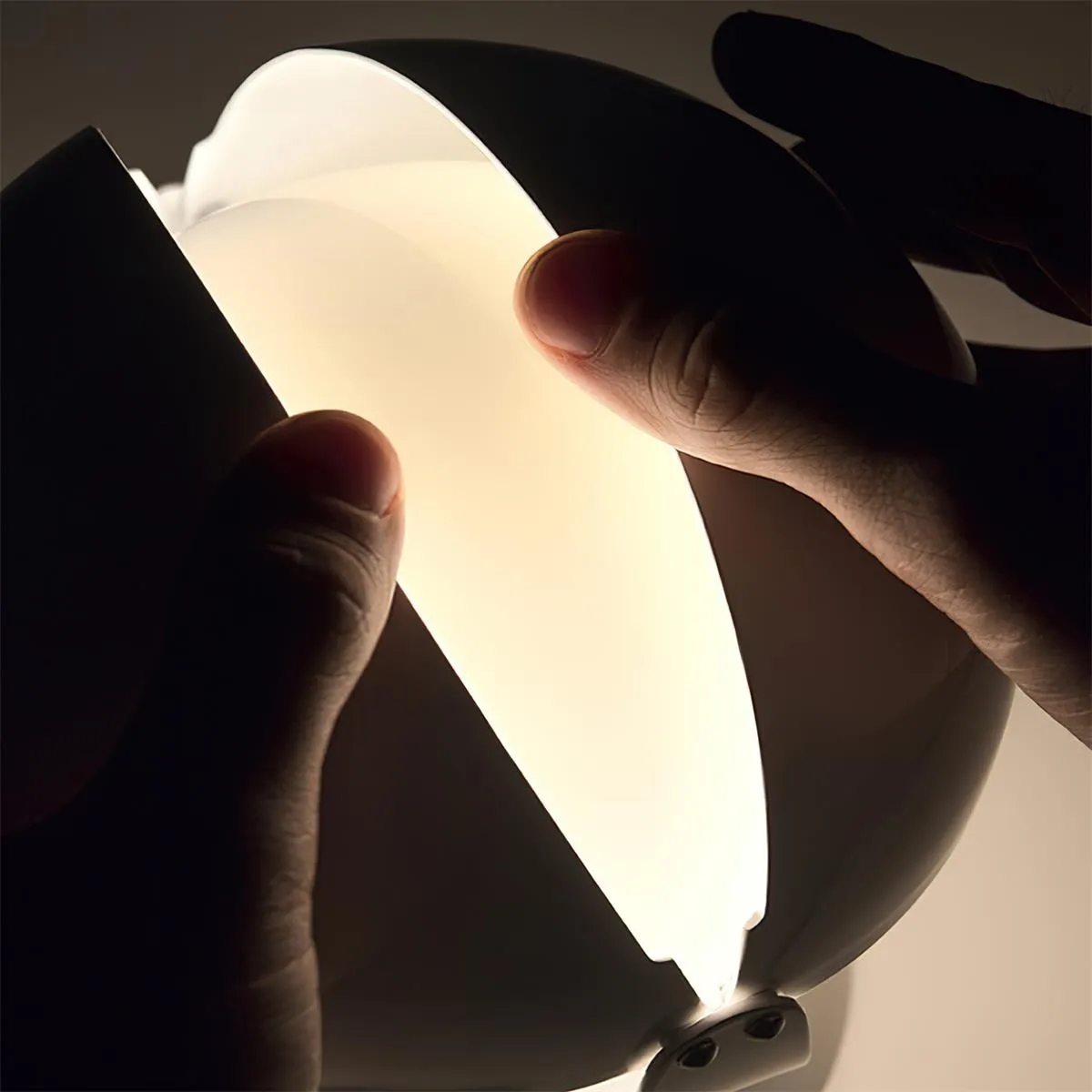 Modern Creative Metal Spherical Table Lamp for Kids Room KL580