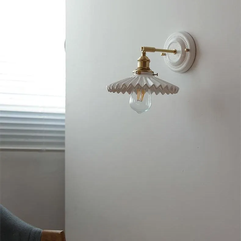 Elegant Ceramic & Brass Wall Light – Vintage Japanese-Style 1-Light Sconce KL1249