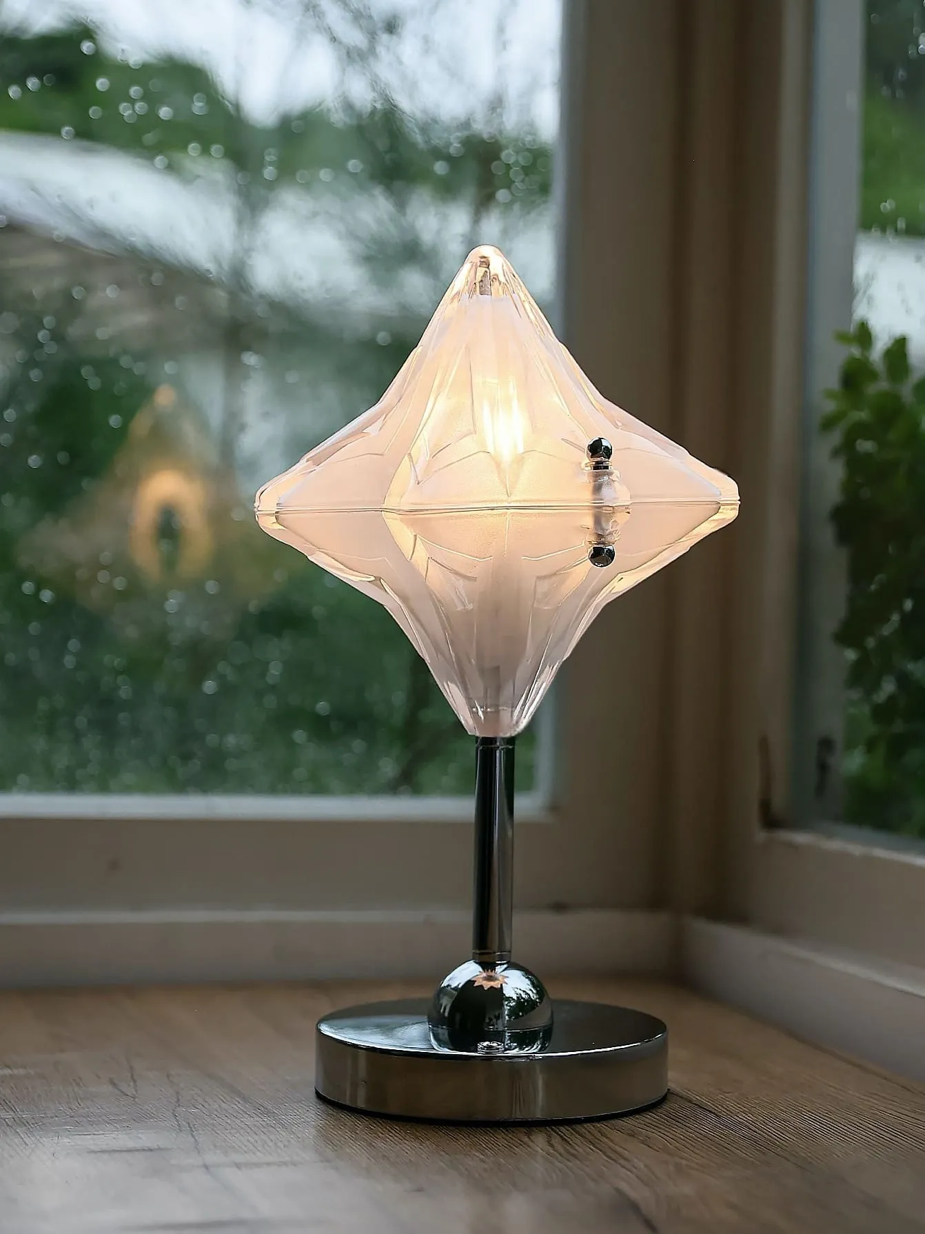Art Deco Star Table Lamp - Frosted Glass Light for Modern Bedrooms - Astris Lyra KL1566