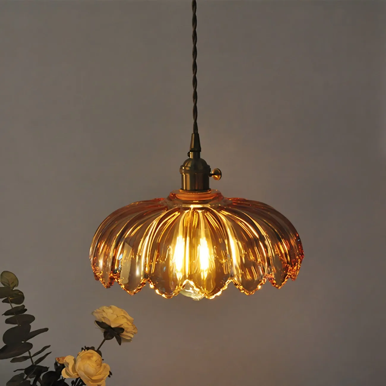 Antique Flower Petal Brass Glass Pendant Light KL50