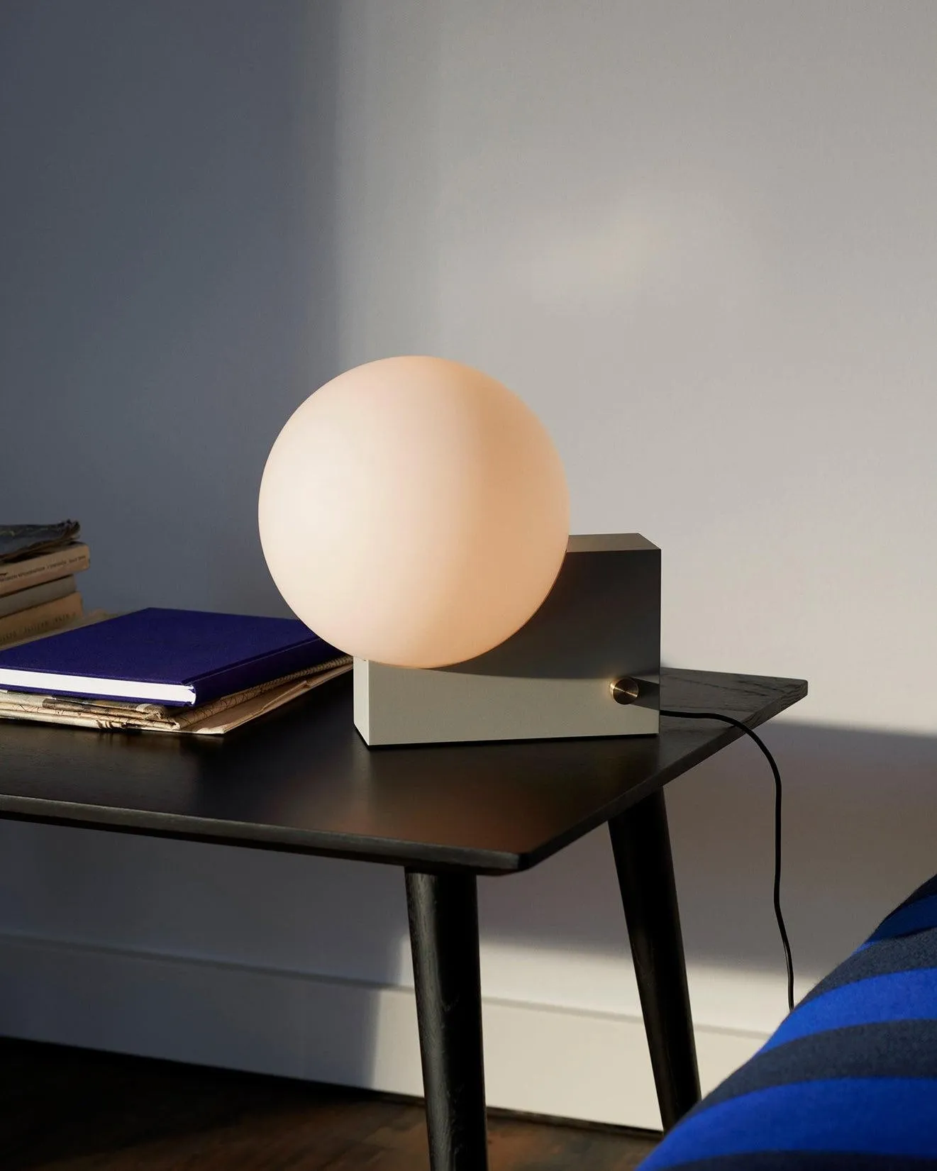 Geometric Lamp Base Glass Globe Table Lamp KL390