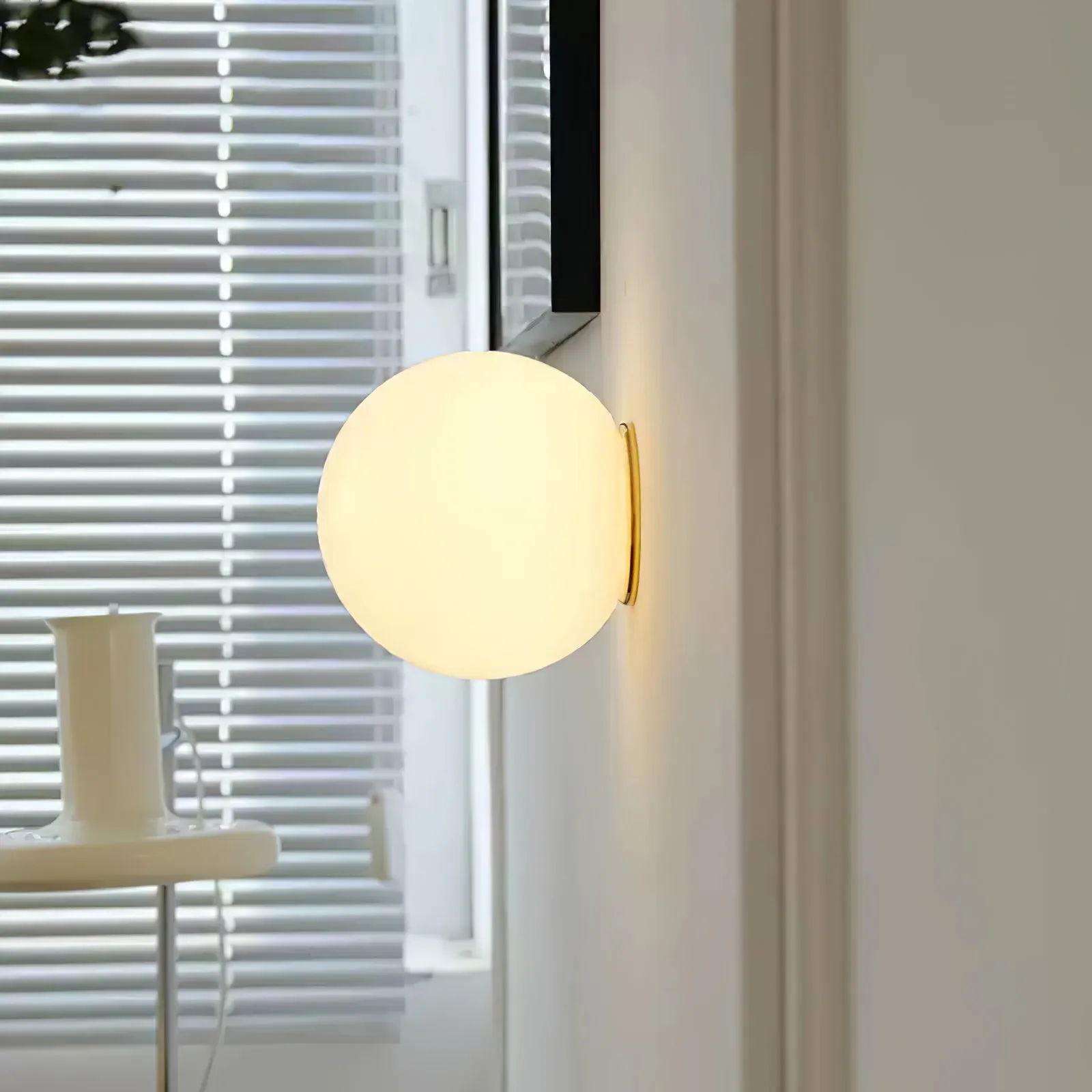 Minimalist Bauhaus Orb Style Wall Lamp KL400
