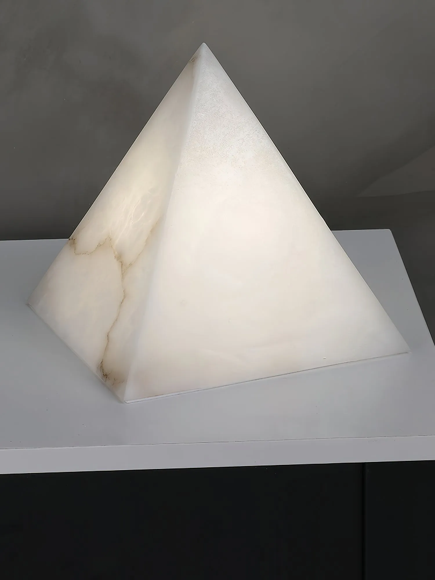 Alabaster Pyramid Table Lamp D428