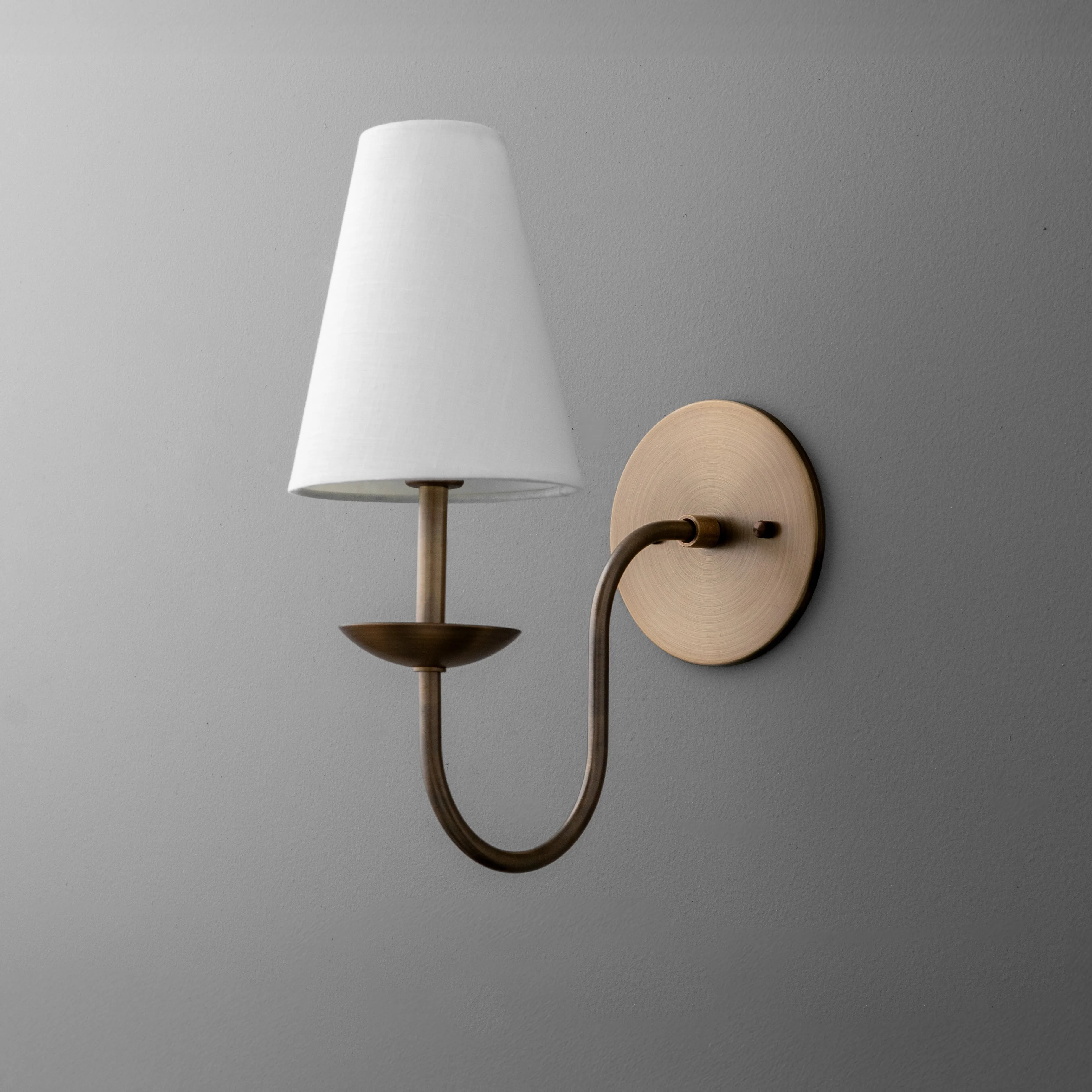 Curva Metal White Linen Sconce - Classic Brass Wall Light for Bedrooms KL1520