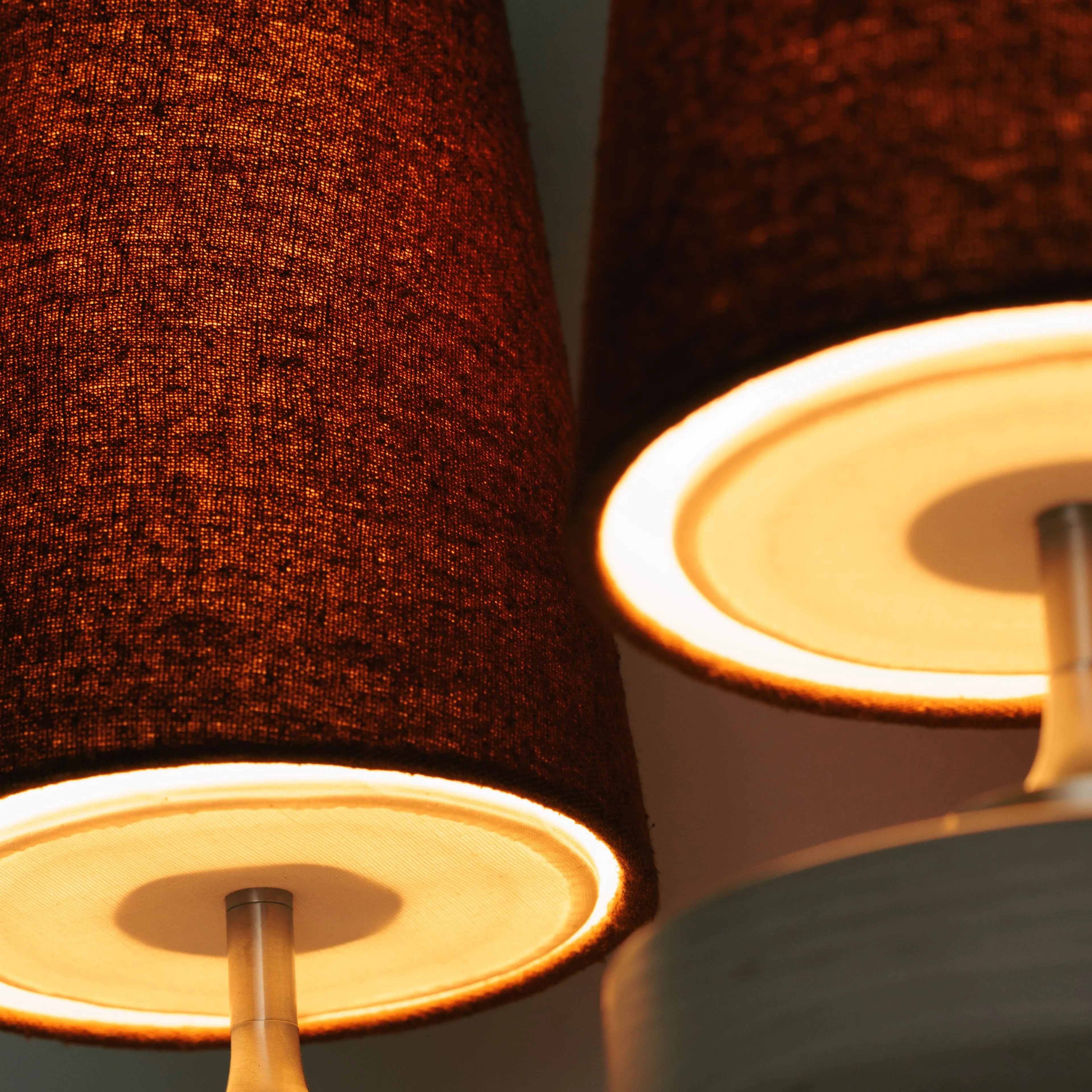 Hour Retro Fabric Shade Wall Sconce – Mid-Century Inspired For Vanity or Bedside KL1176