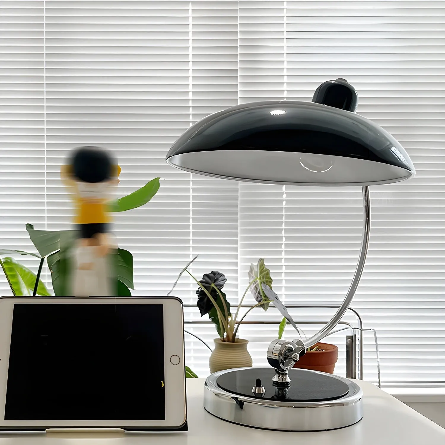 Retro Curve Desk Lamp KL610
