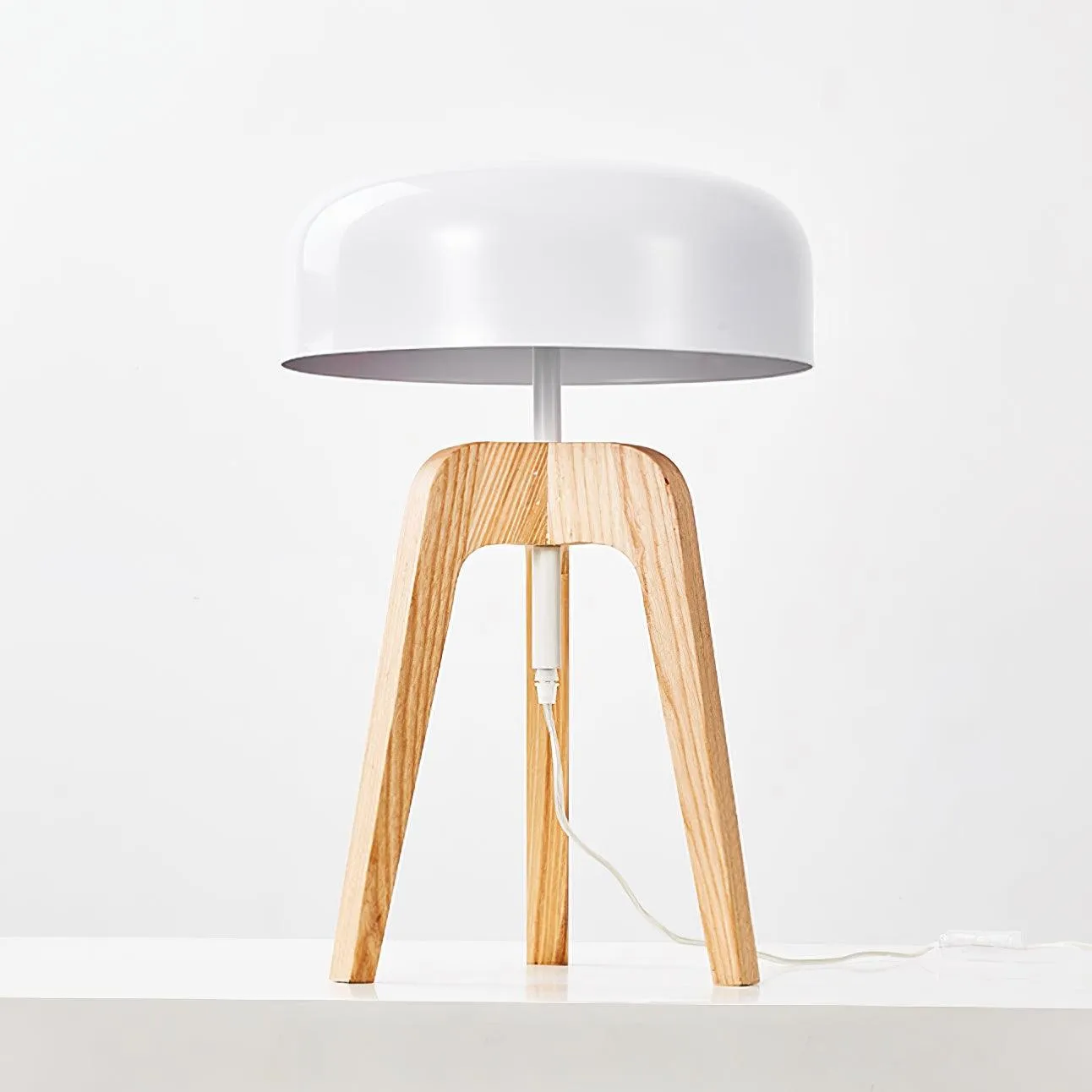 Minimalist Wood Tripod Table Lamp KL700