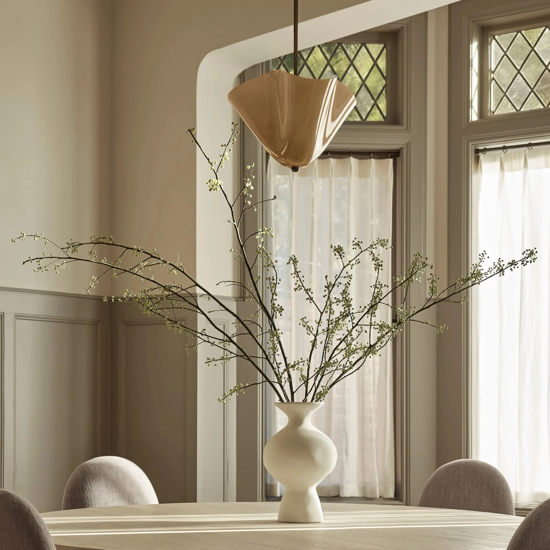 Bellina Radner Pendant Light – Colored Glass Shade with Brass Detail for Modern Spaces KL1417
