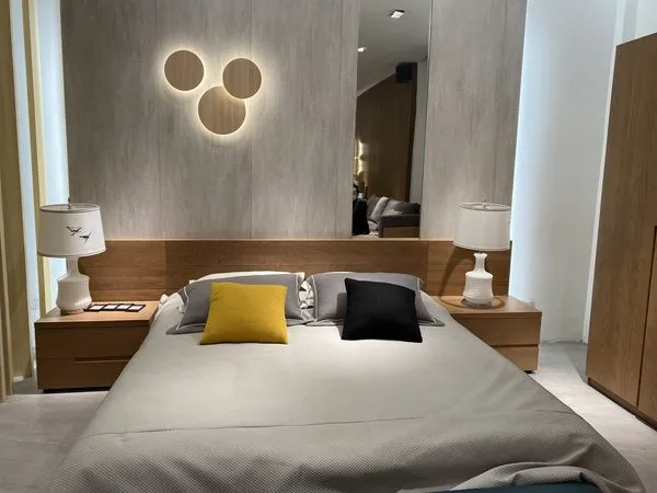 PUCK WALL ART | Fluorescent wall light