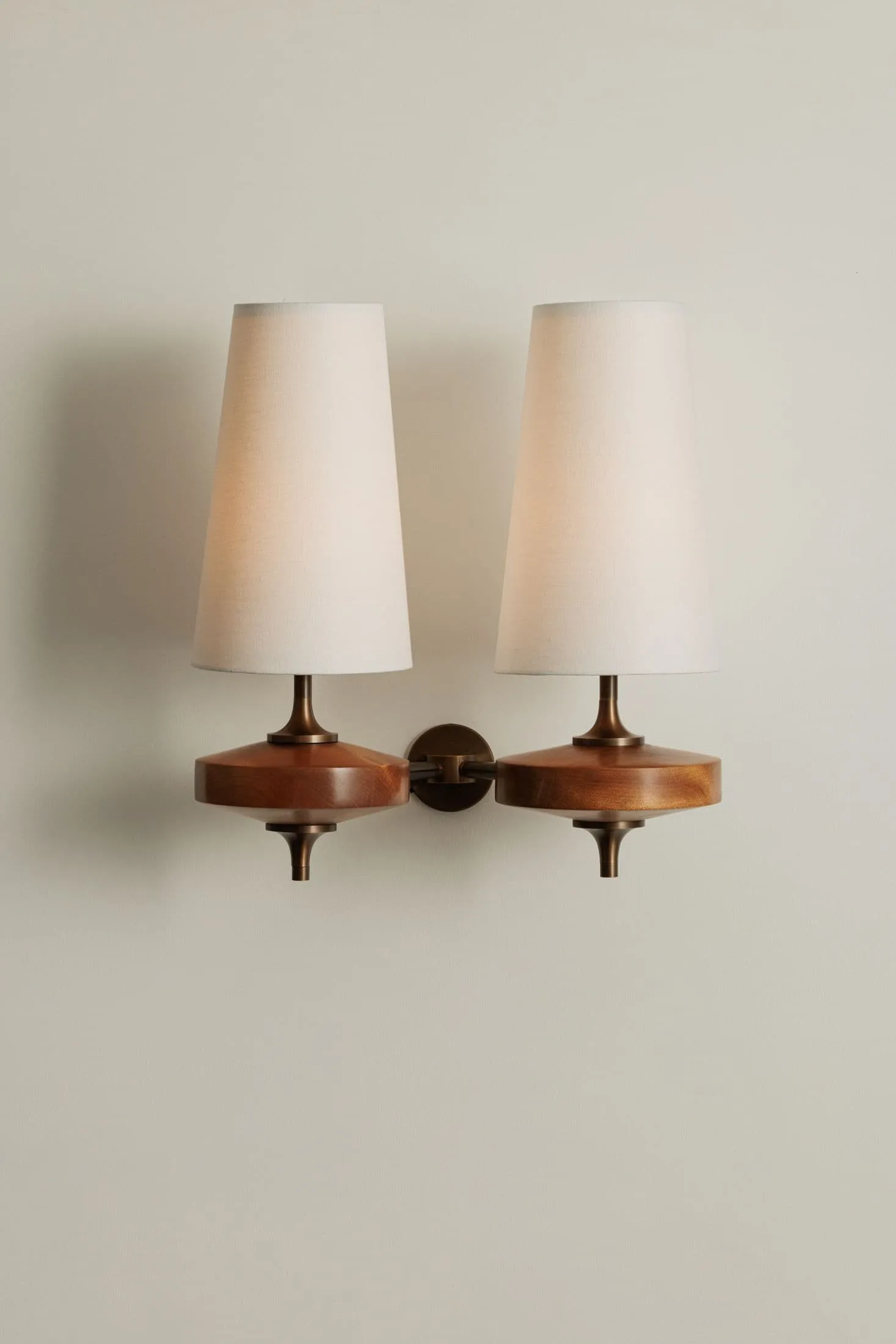Hour Retro Fabric Shade Wall Sconce – Mid-Century Inspired For Vanity or Bedside KL1176