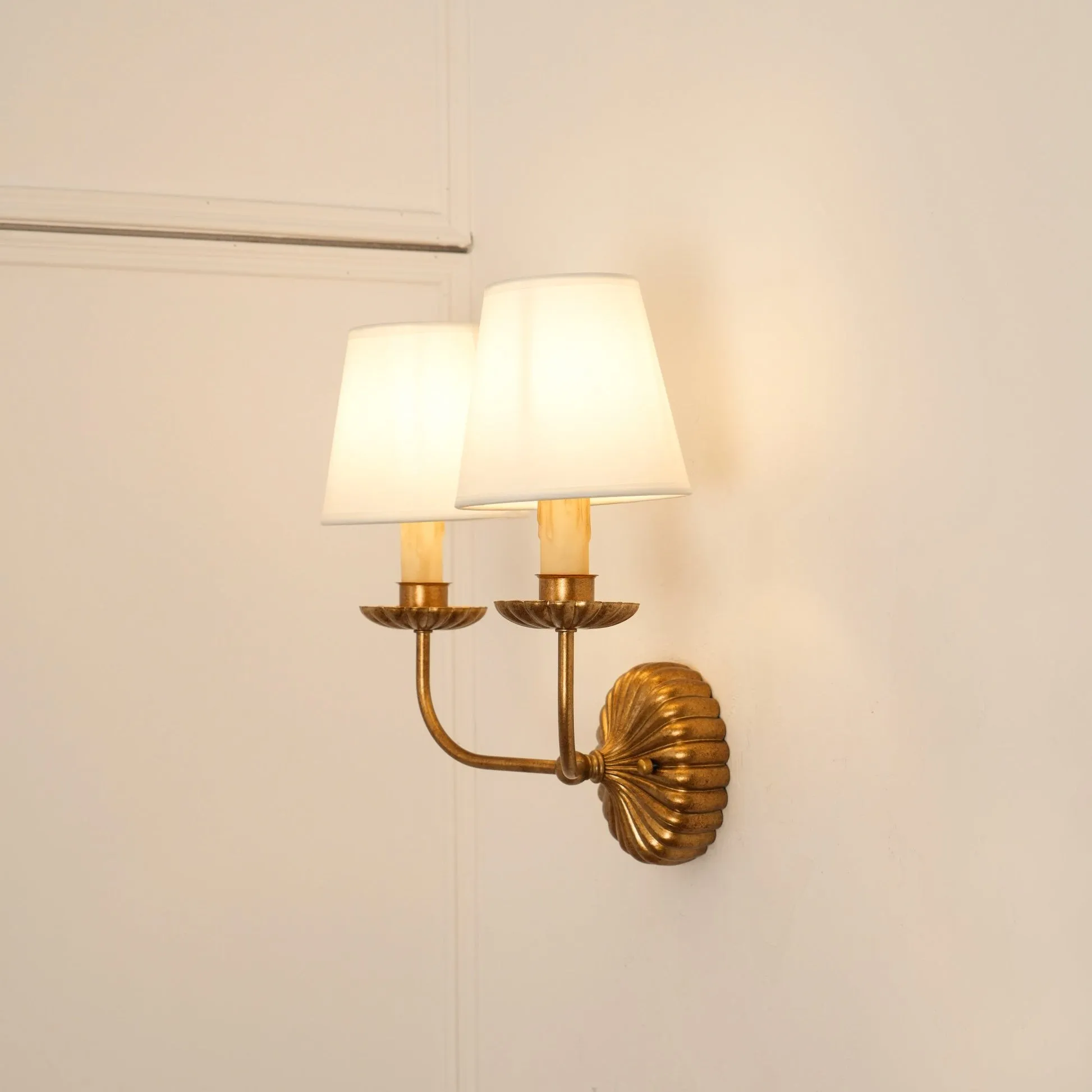 Catina Fabric Shade Wall Sconce – Classic Metal Wall Lighting for Entryway or Lounge KL1148