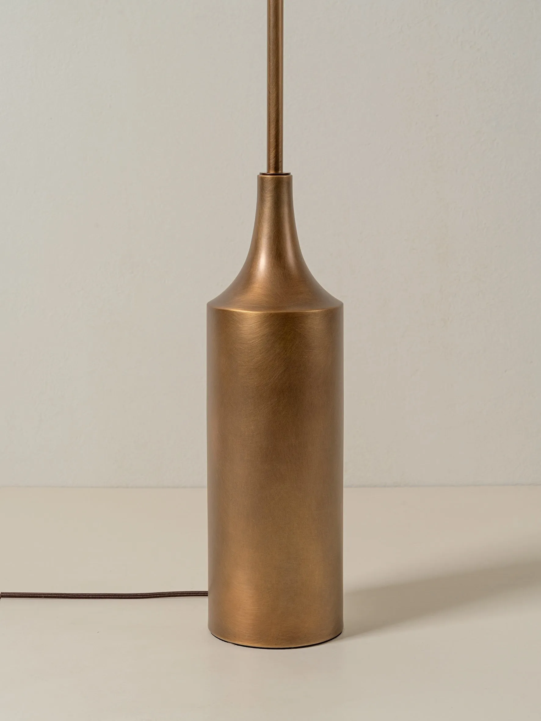 Linen Scalloped Floor Lamp – Soft Linen Pleats with Refined Metal Base KL1535