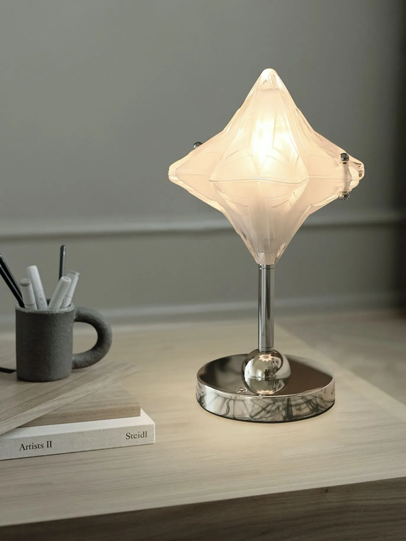 Art Deco Star Table Lamp - Frosted Glass Light for Modern Bedrooms - Astris Lyra KL1566