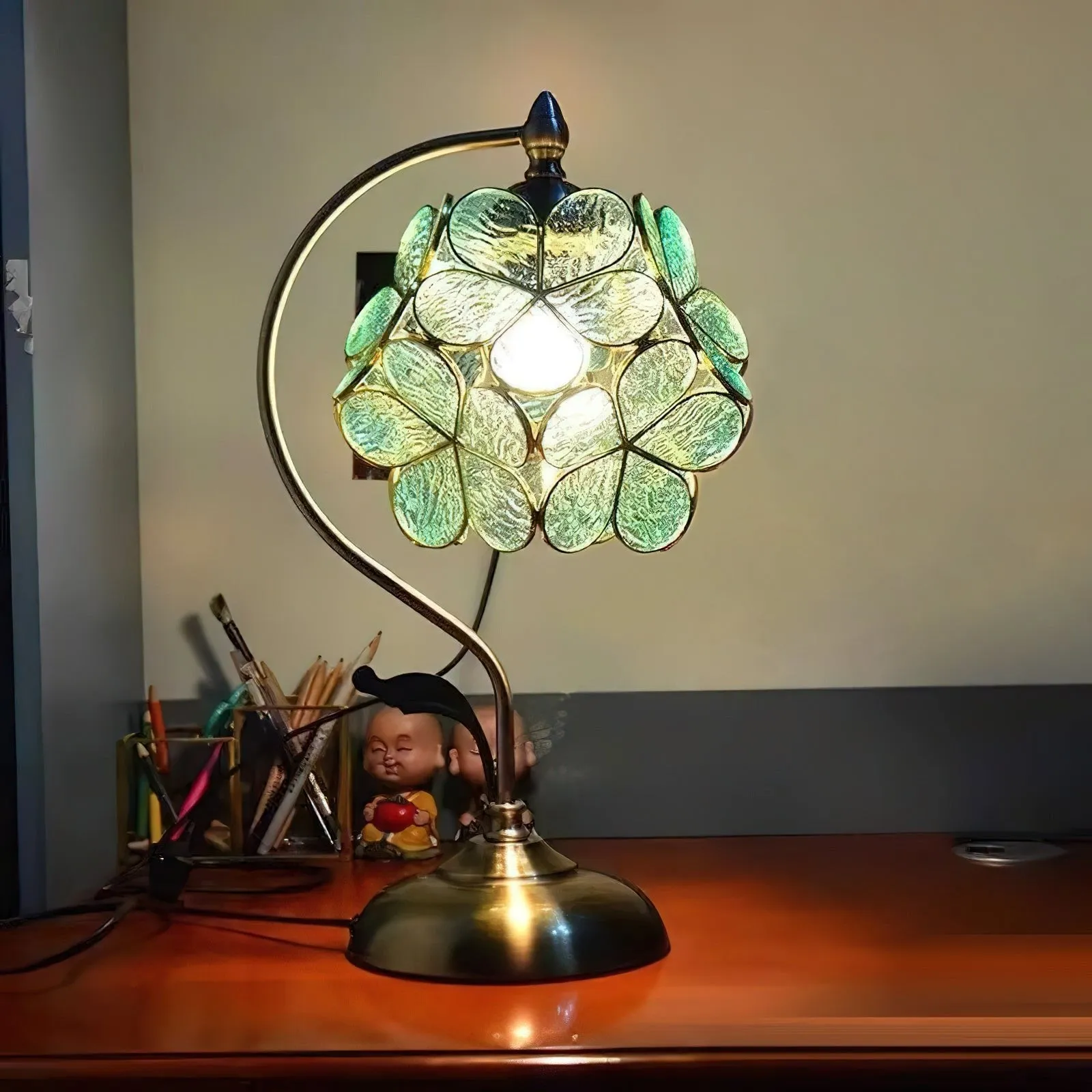 Petal Eye-Care Glass Table Lamp KL233