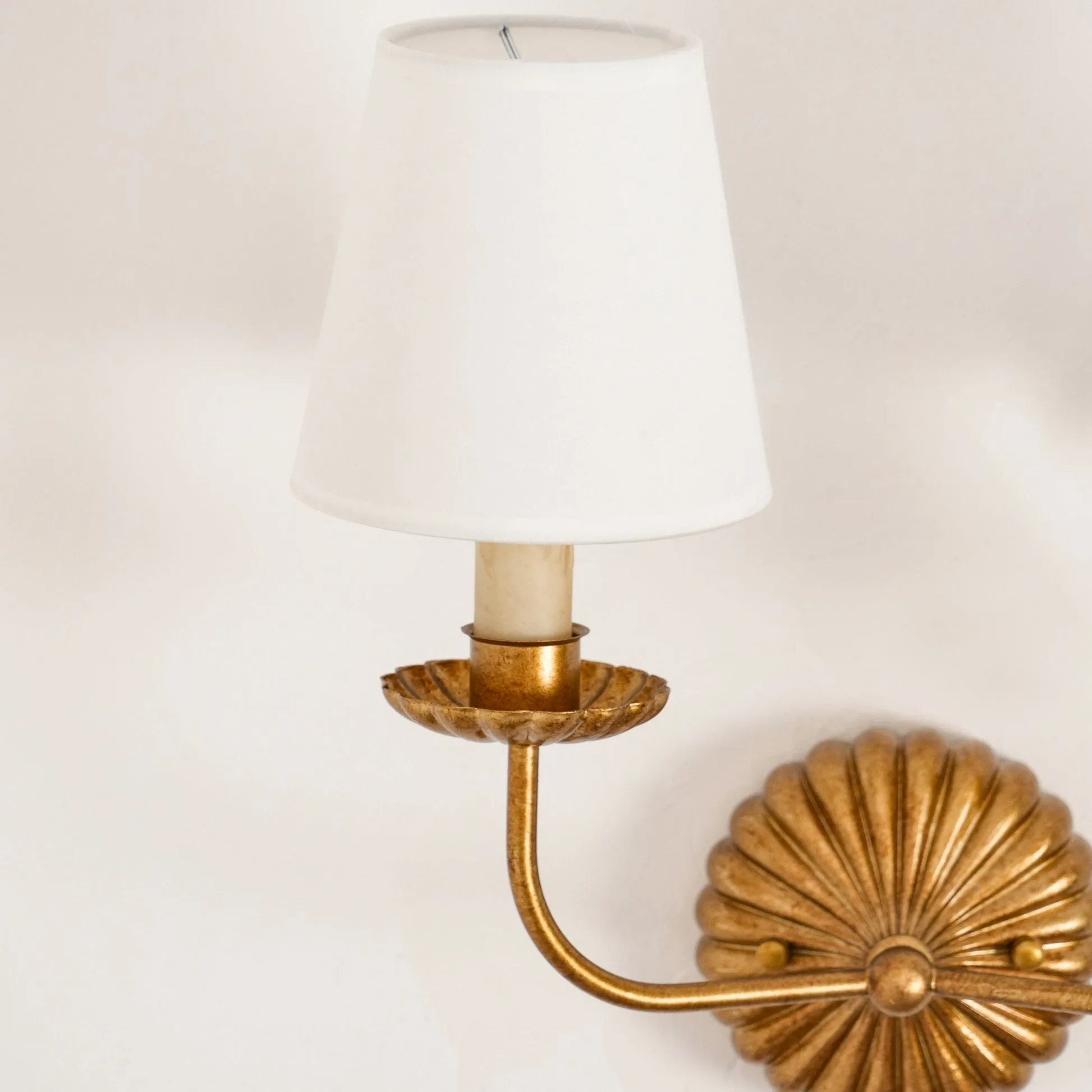 Catina Fabric Shade Wall Sconce – Classic Metal Wall Lighting for Entryway or Lounge KL1148