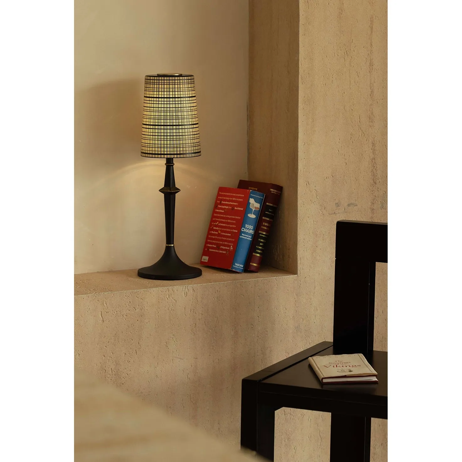 Devon Black Table Lamp (Built-in Battery) D709