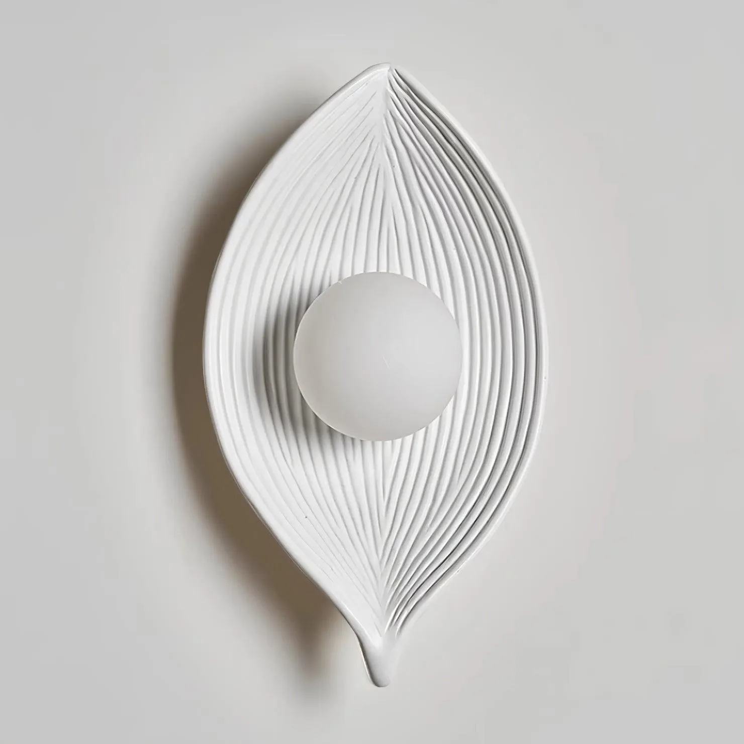 Contemporary Nordic Leaf Resin Wall Light KL445