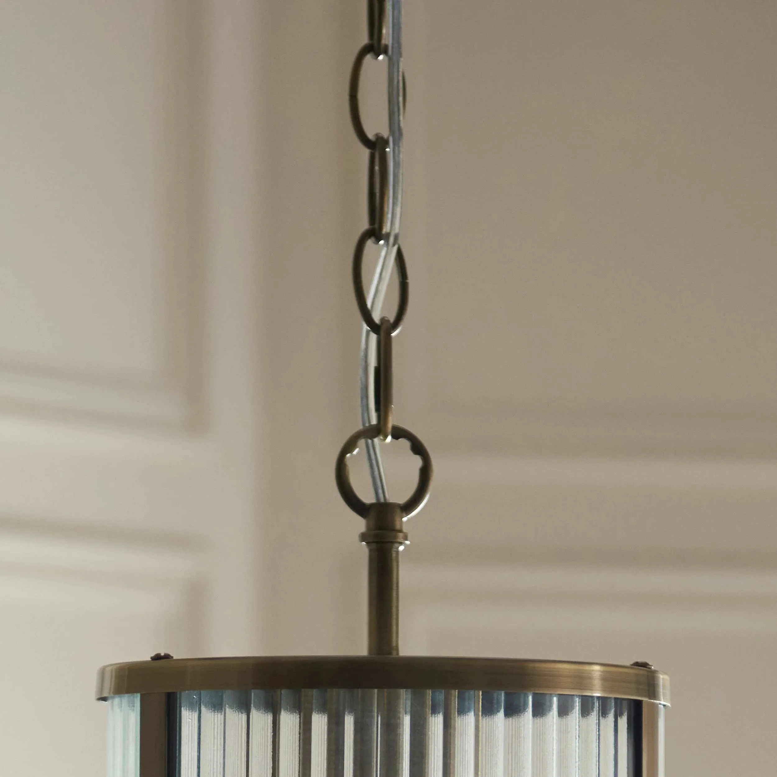RibGlow Ribbed Glass Pendant Light - Antique Style Pendant Light for Dining Room KL1799