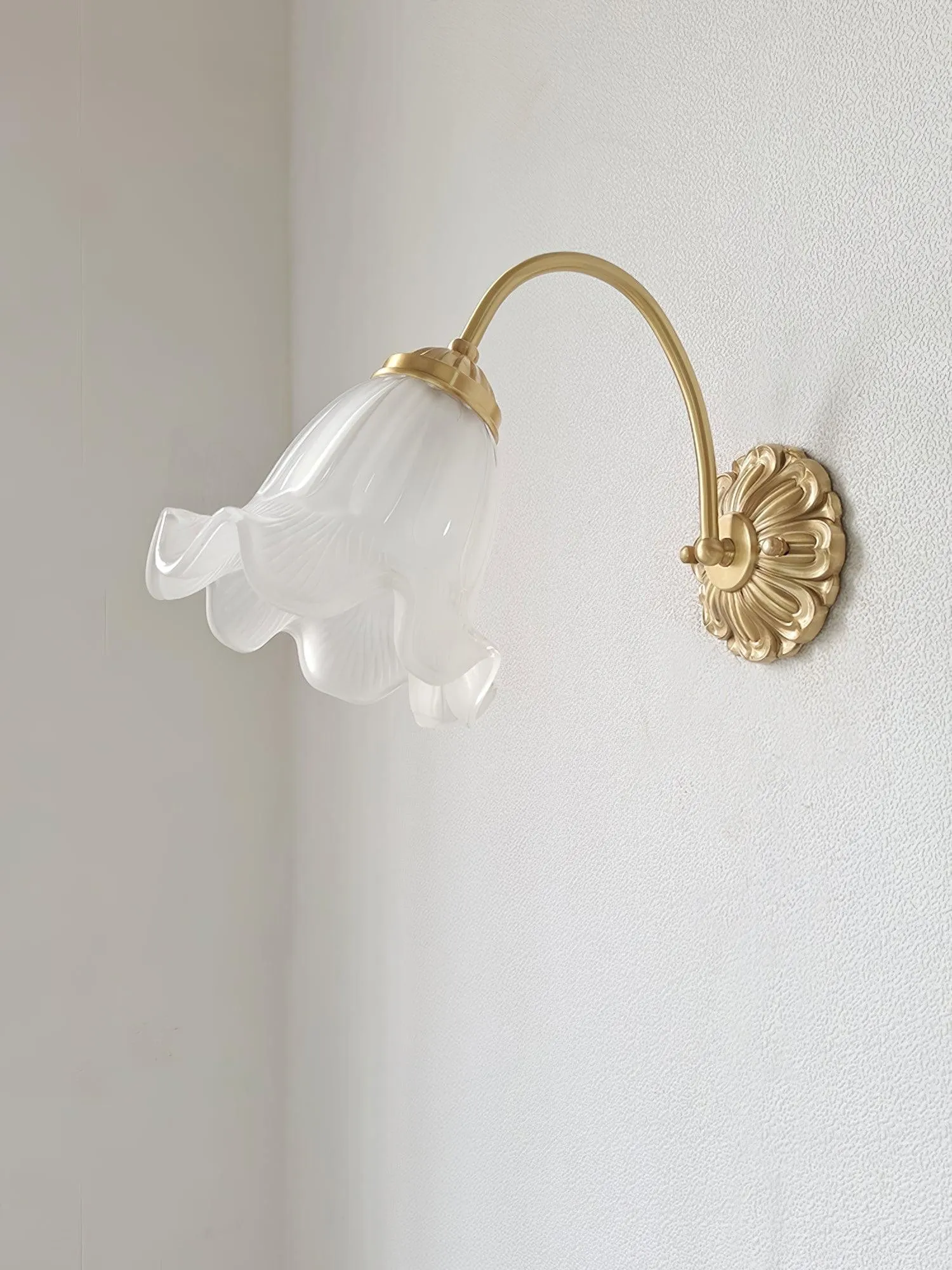 Nordic Modern Retro Elegant Flower Brass Glass Wall Lamp KL263