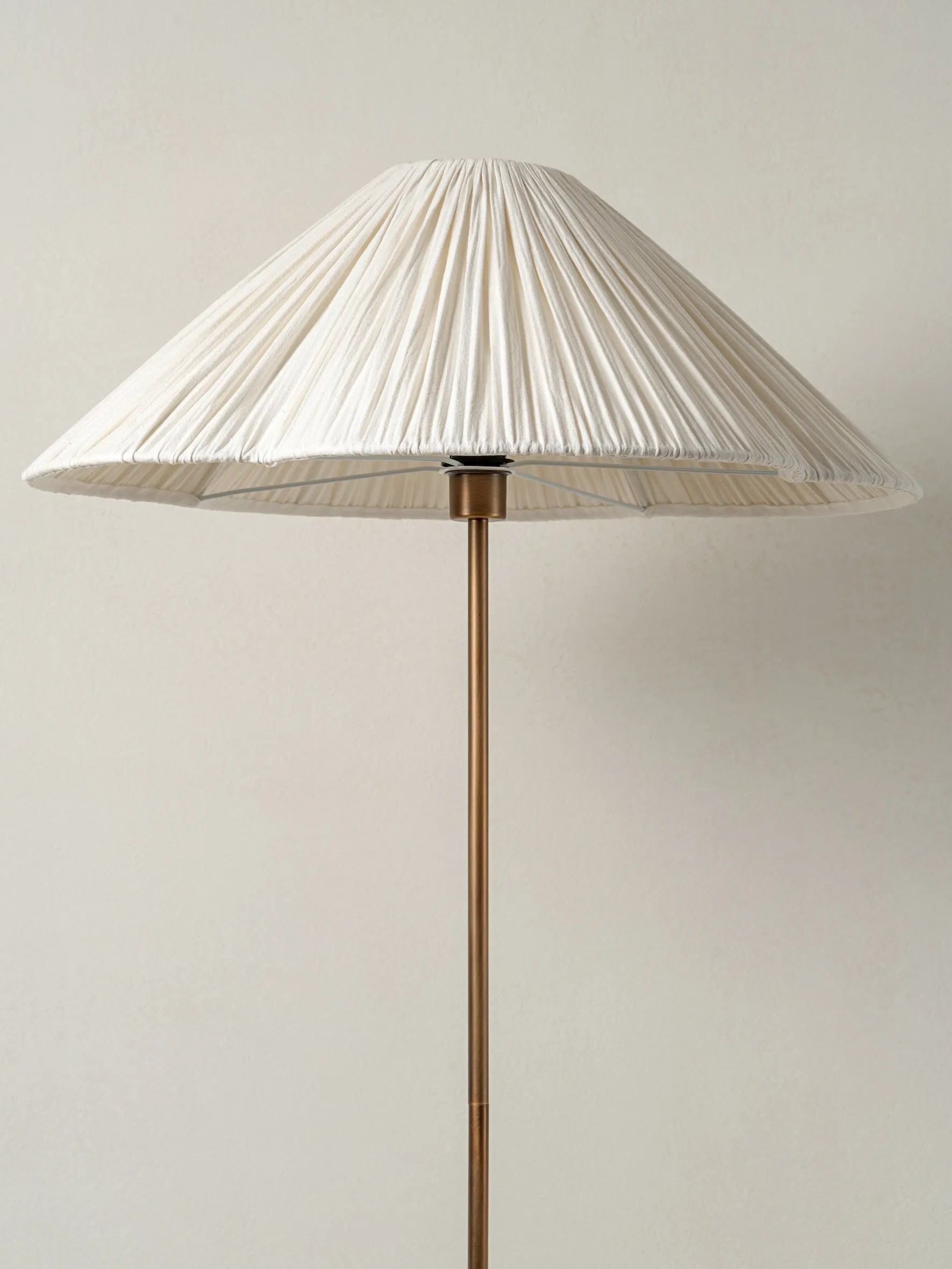 Linen Scalloped Floor Lamp – Soft Linen Pleats with Refined Metal Base KL1535