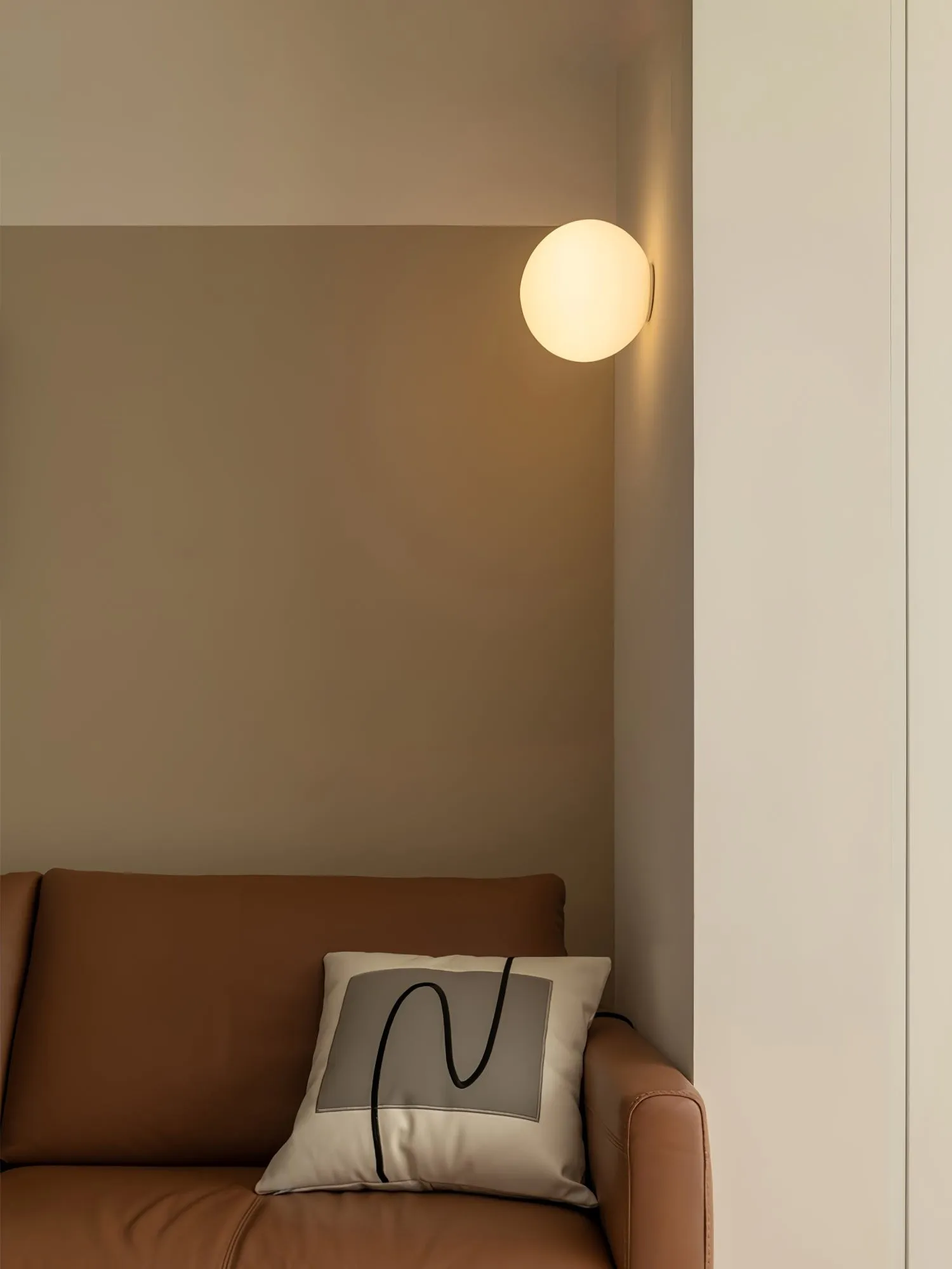Minimalist Bauhaus Orb Style Wall Lamp KL400