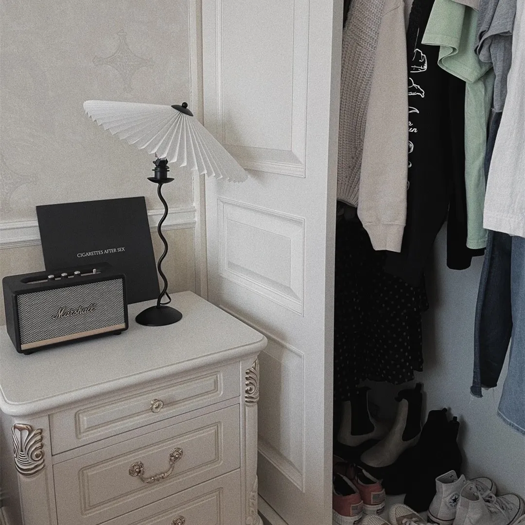 Retro Classic Pleated Lamp