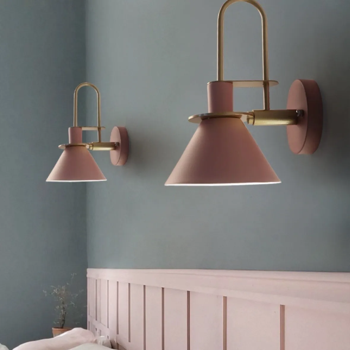 Nordic Metal Wall Sconce
