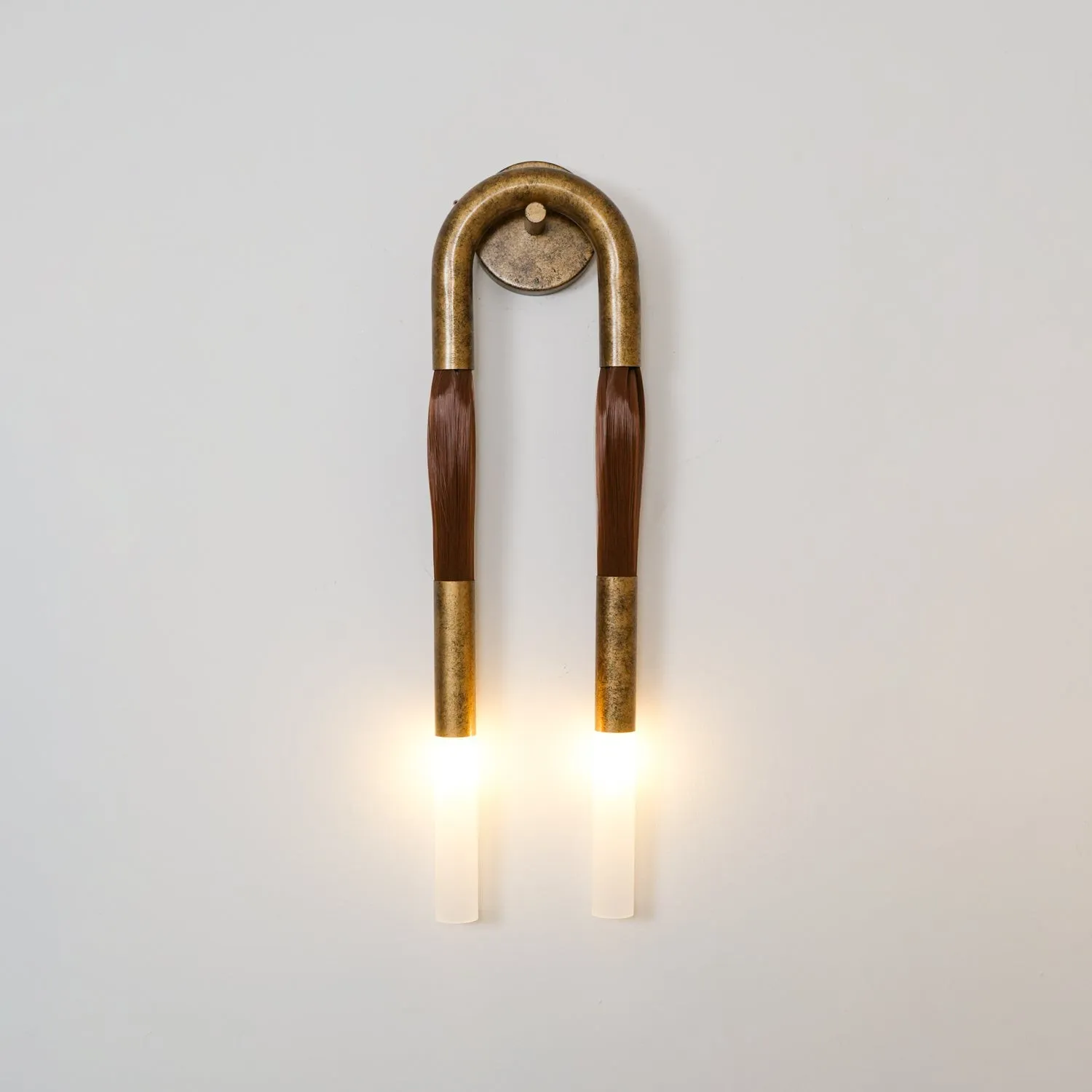 Elegant Horsehair U-Shaped Wall Light KL901