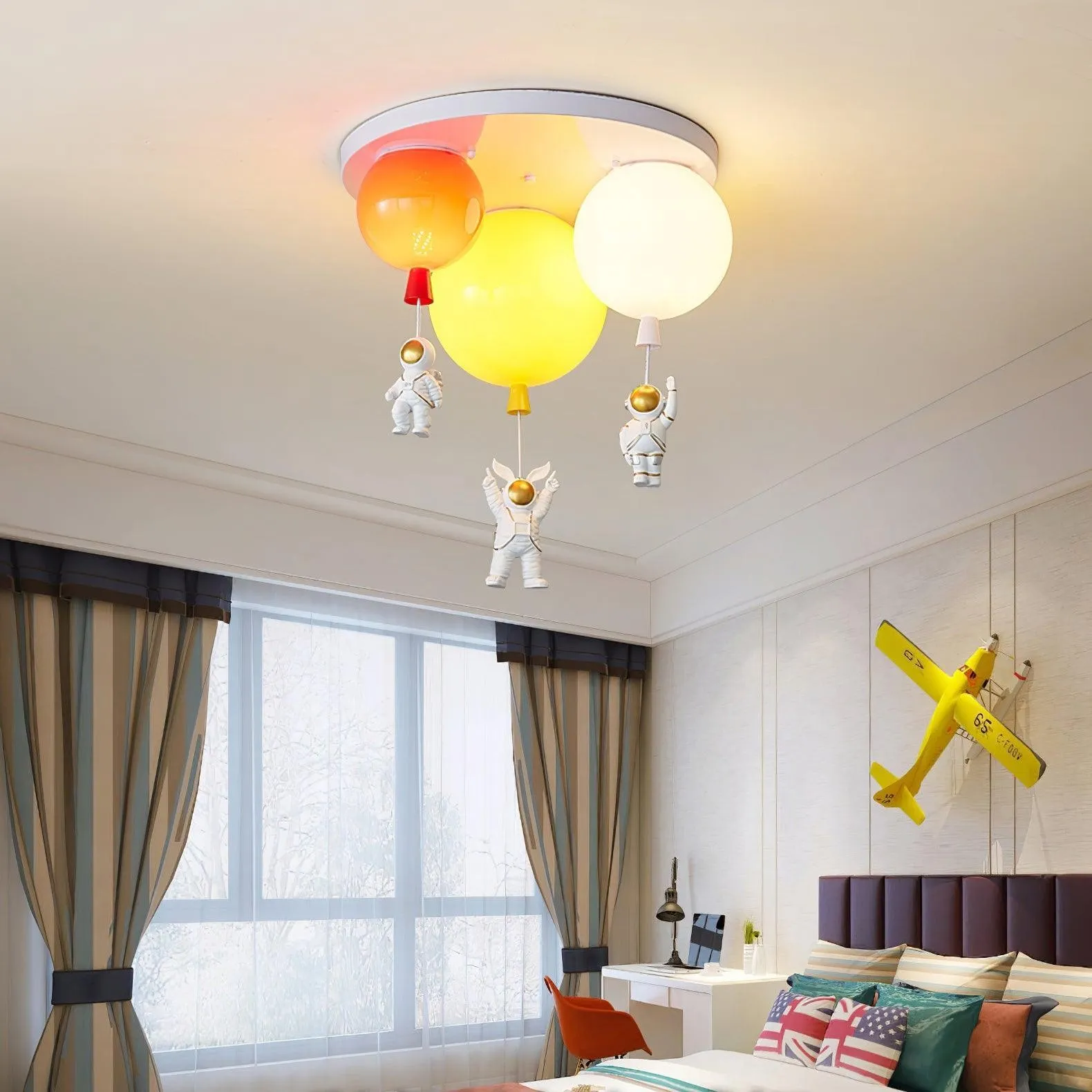 Astronaut Glossy Balloon Ceiling Lamp KL231