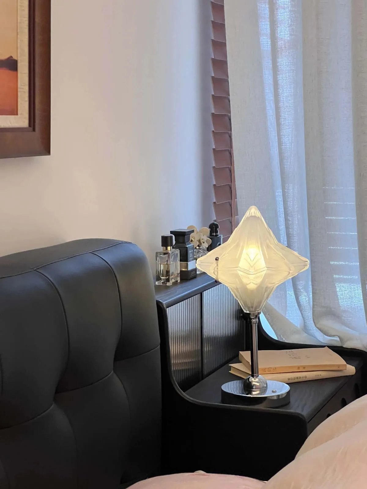 Art Deco Star Table Lamp - Frosted Glass Light for Modern Bedrooms - Astris Lyra KL1566