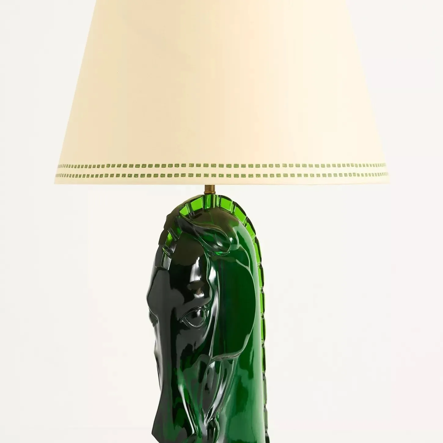 Modo Sculptural Horse Head Table Lamp in Resin - Decorative Table Light for Home Office KL1648