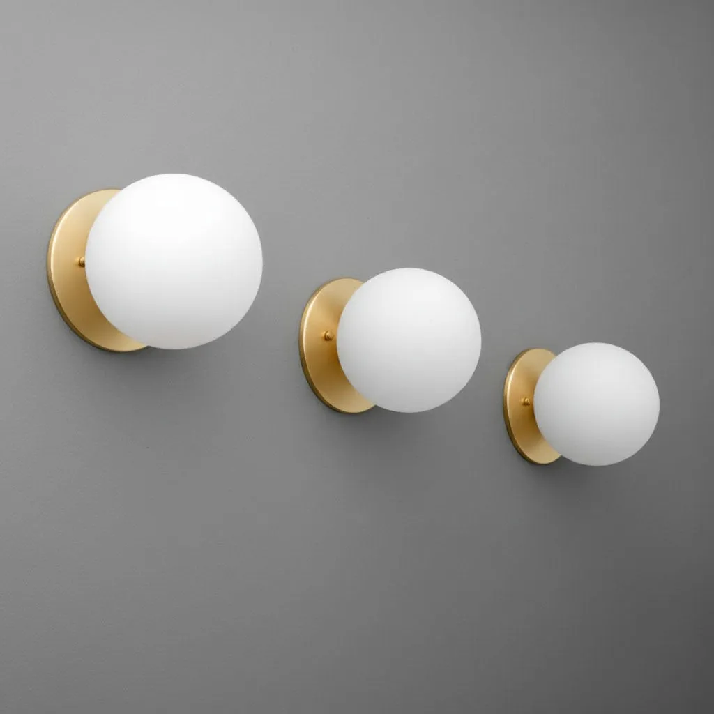 Glorica Glass Brass Wall Sconce - Frosted Globe Classic Light For Warm Ambiance KL1509