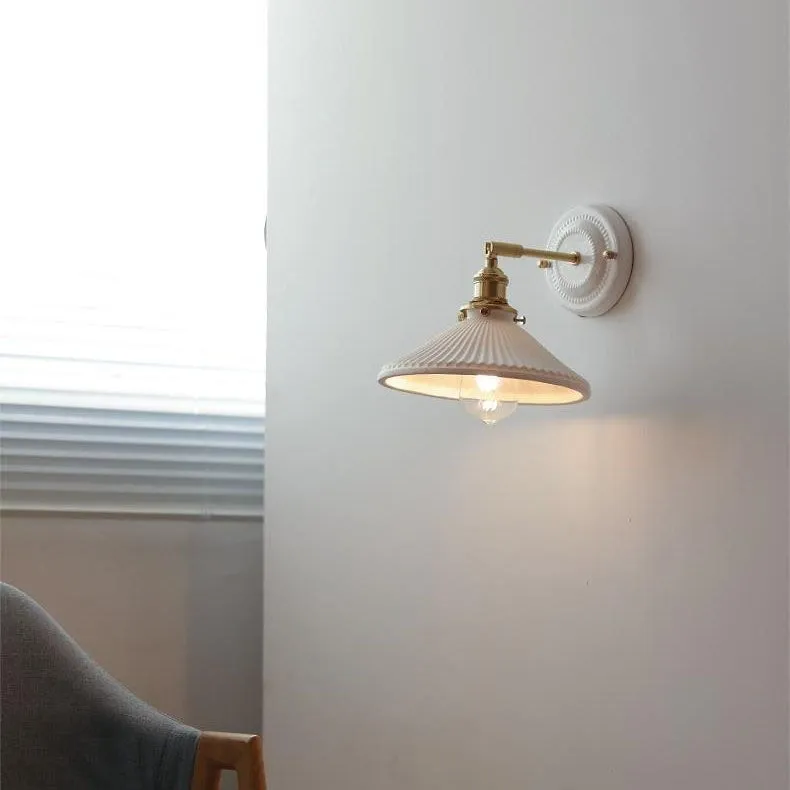 Elegant Ceramic & Brass Wall Light – Vintage Japanese-Style 1-Light Sconce KL1249