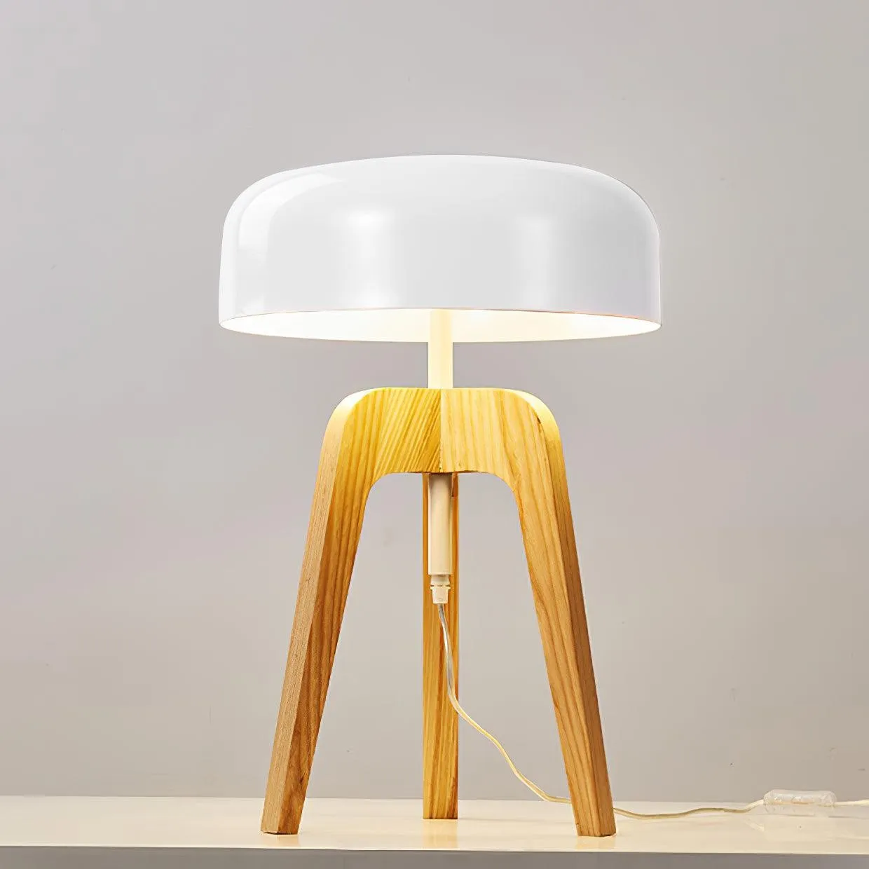 Minimalist Wood Tripod Table Lamp KL700